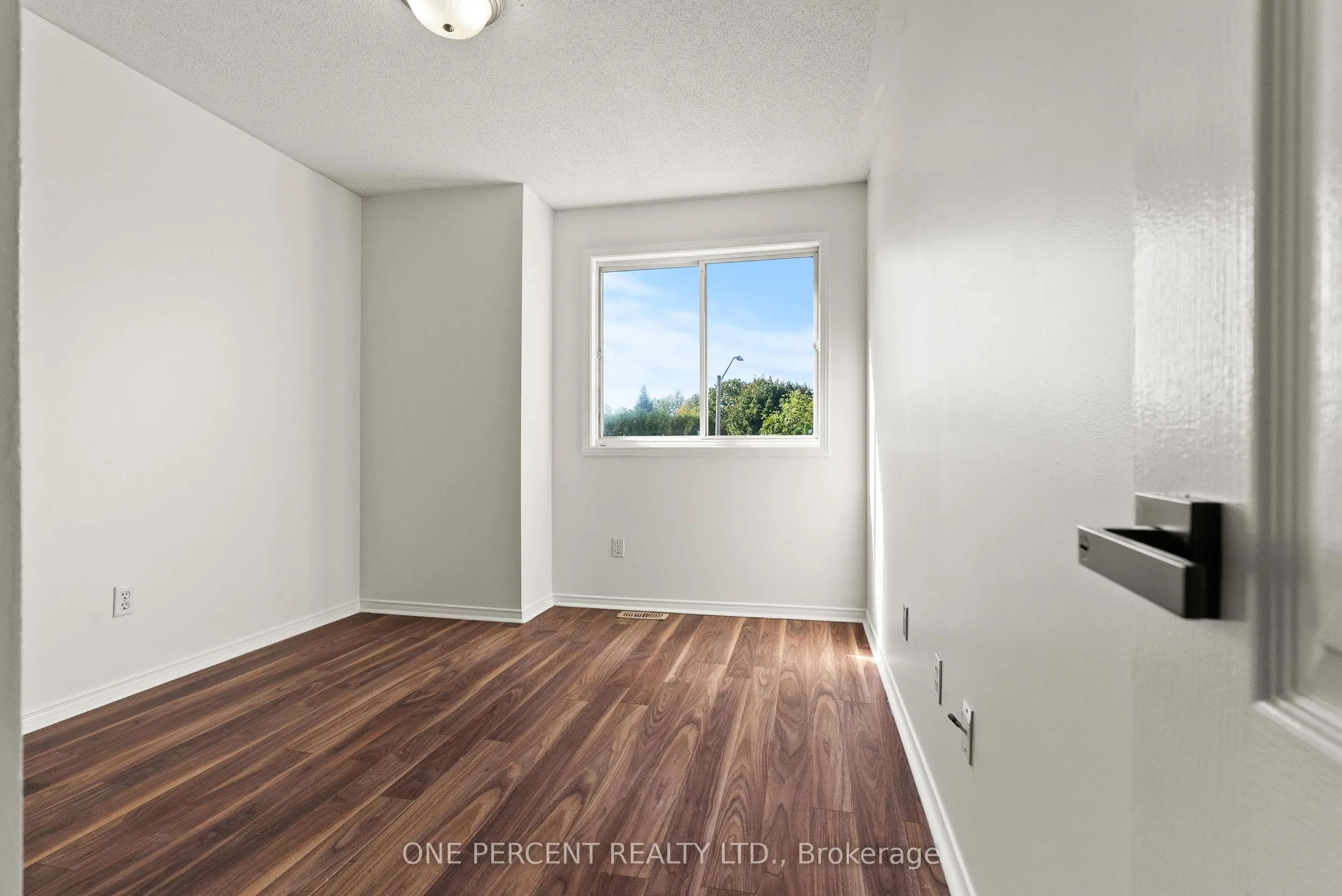 11 Bowen Crescent
