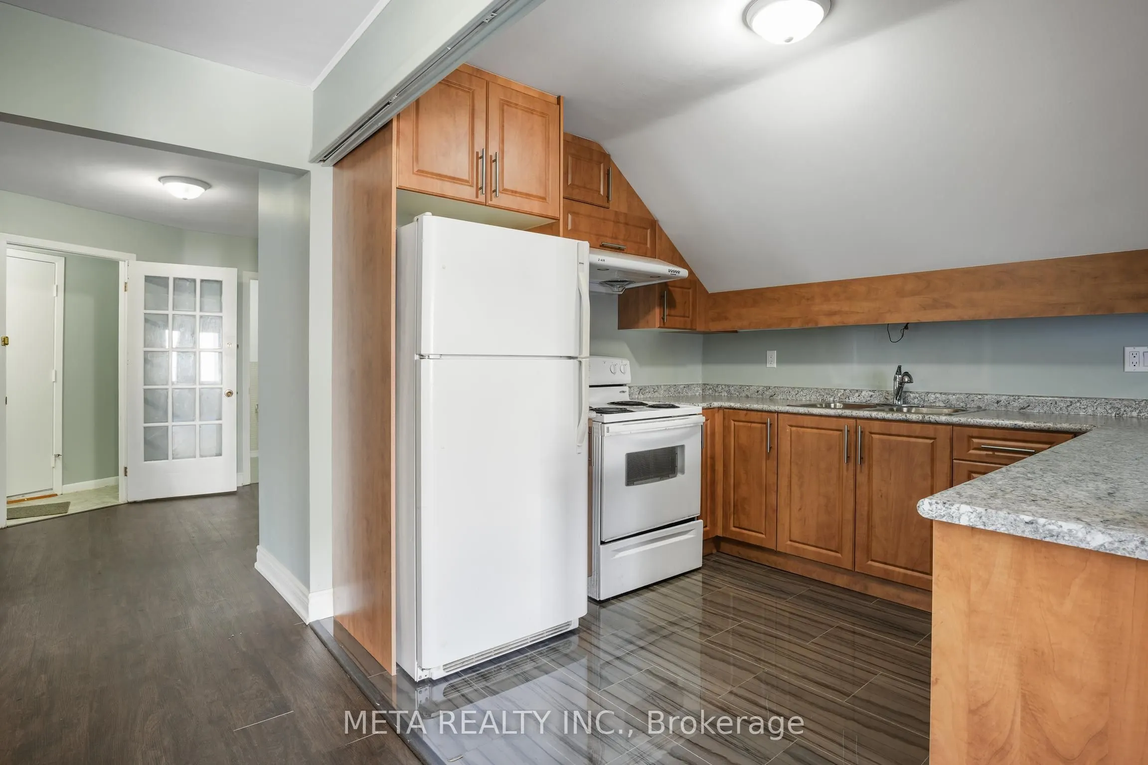 3 Hastings Street N