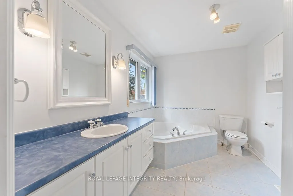 81 Lloydalex Crescent