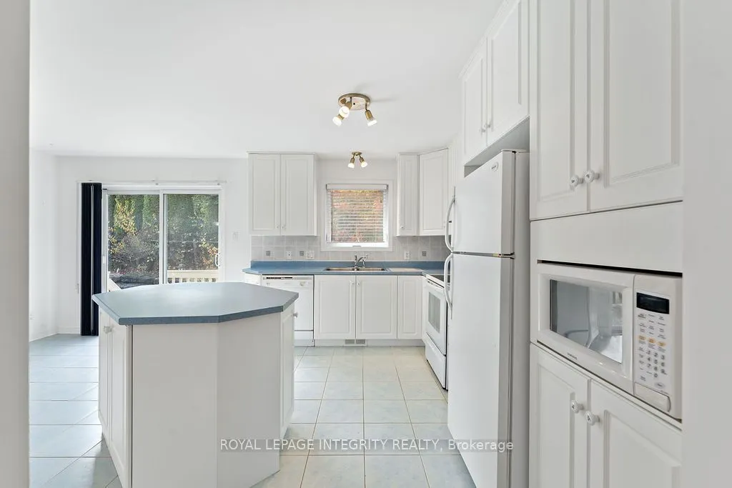 81 Lloydalex Crescent
