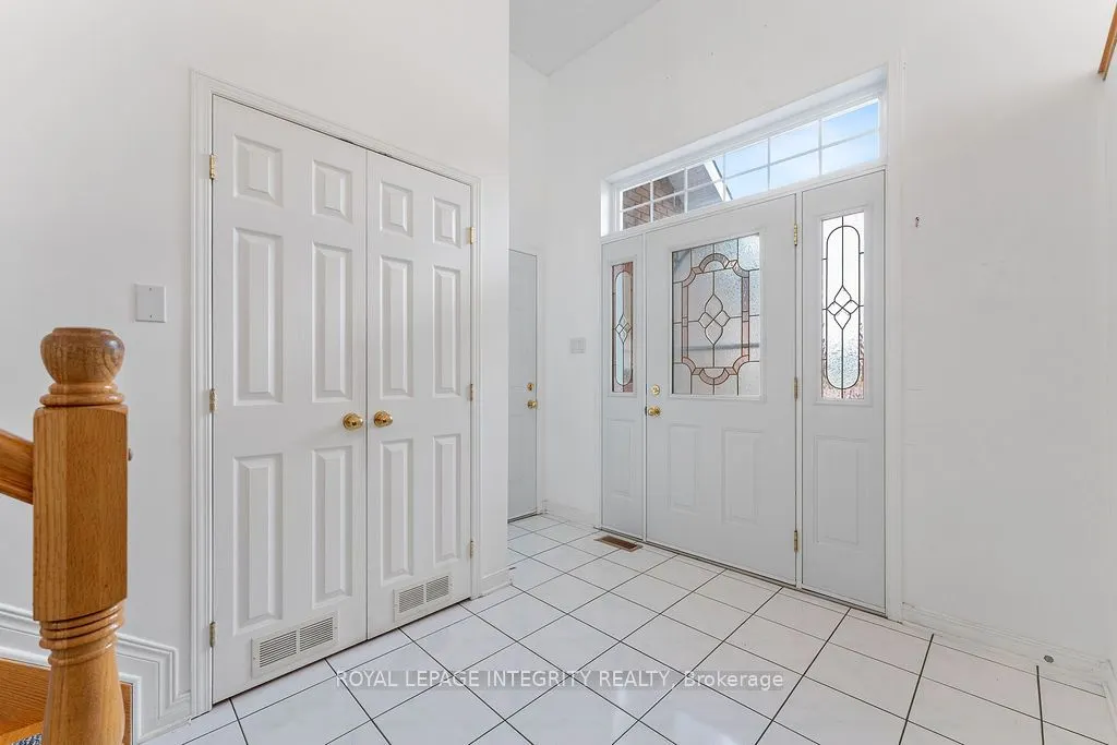 81 Lloydalex Crescent