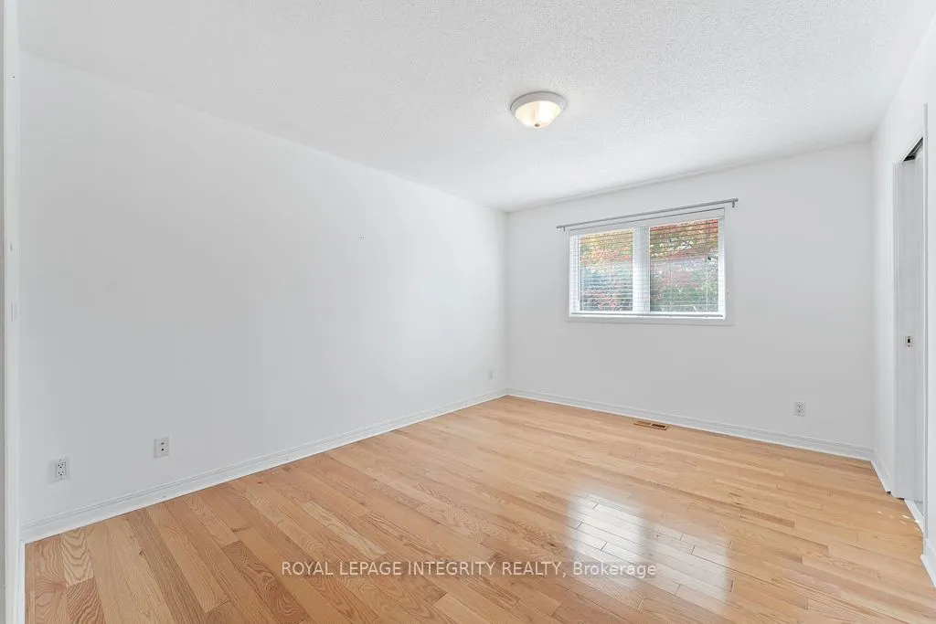 81 Lloydalex Crescent