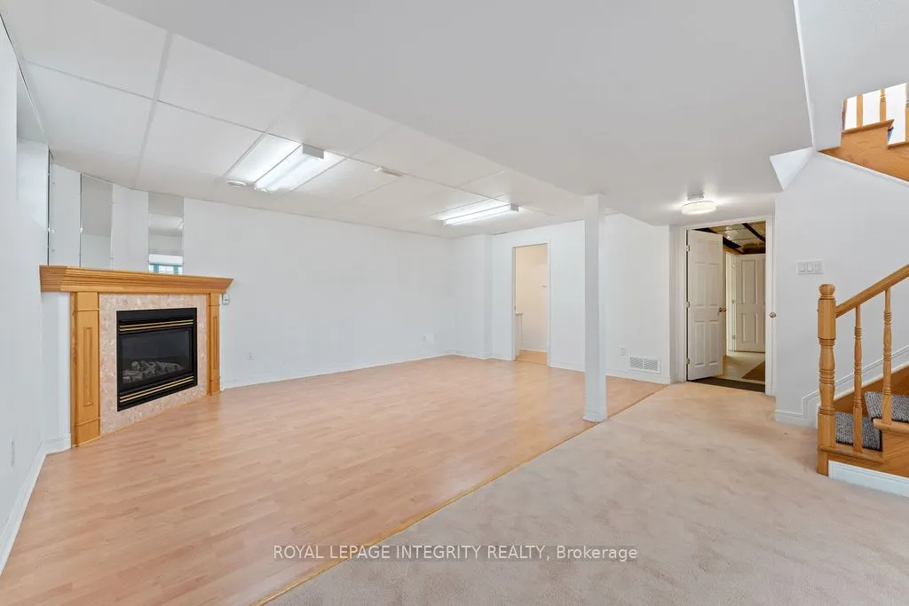 81 Lloydalex Crescent