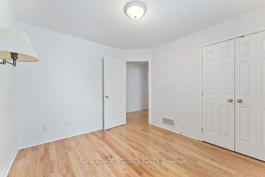 81 Lloydalex Crescent