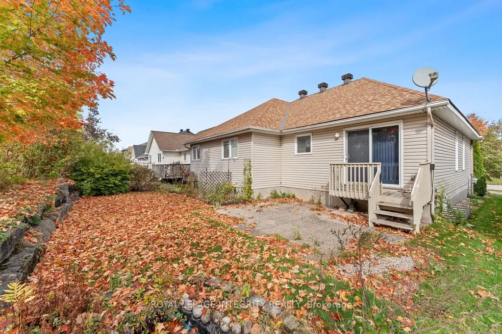 81 Lloydalex Crescent