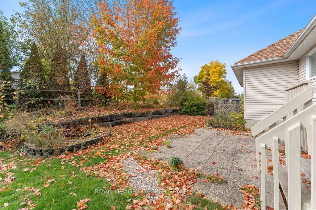 81 Lloydalex Crescent