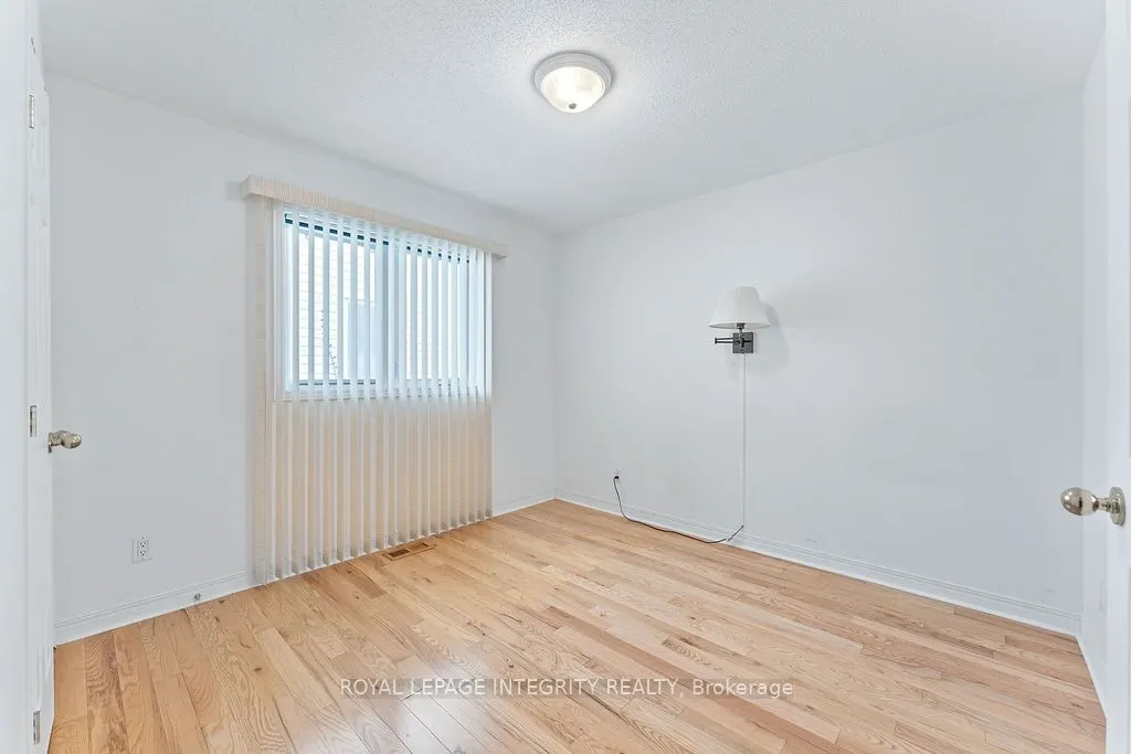 81 Lloydalex Crescent