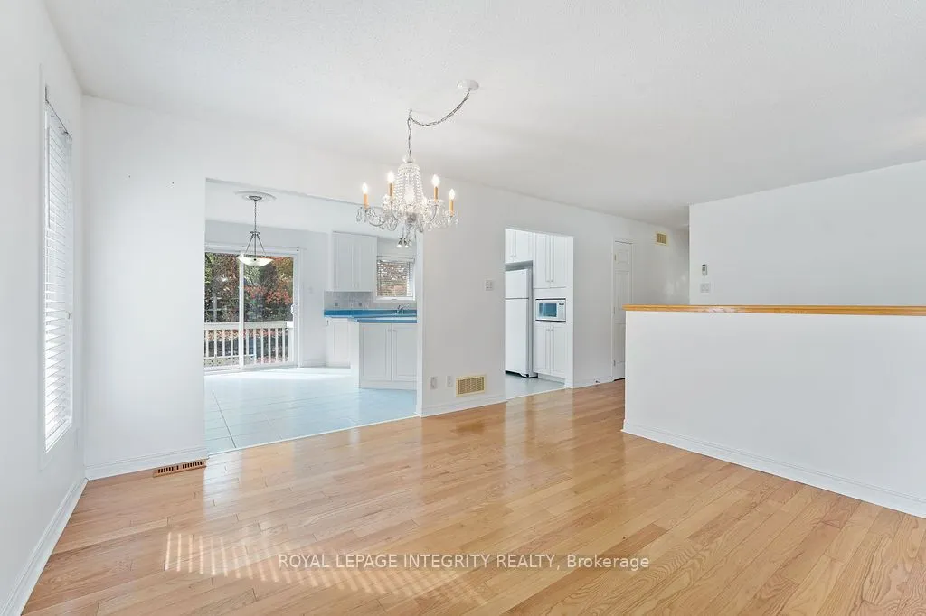 81 Lloydalex Crescent