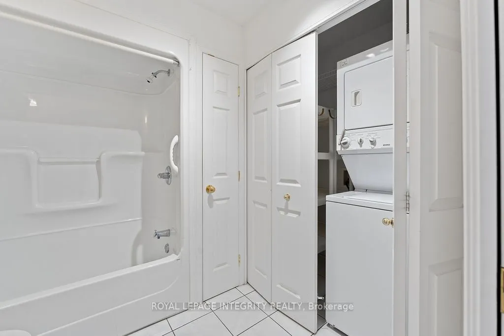 81 Lloydalex Crescent
