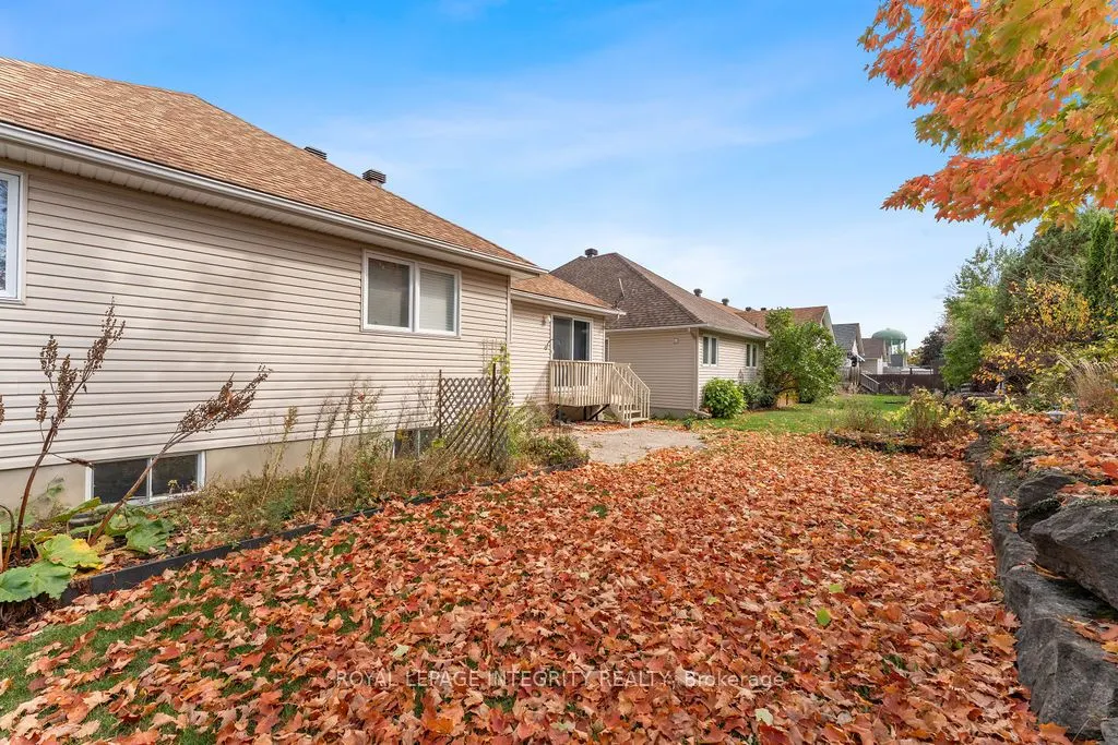 81 Lloydalex Crescent