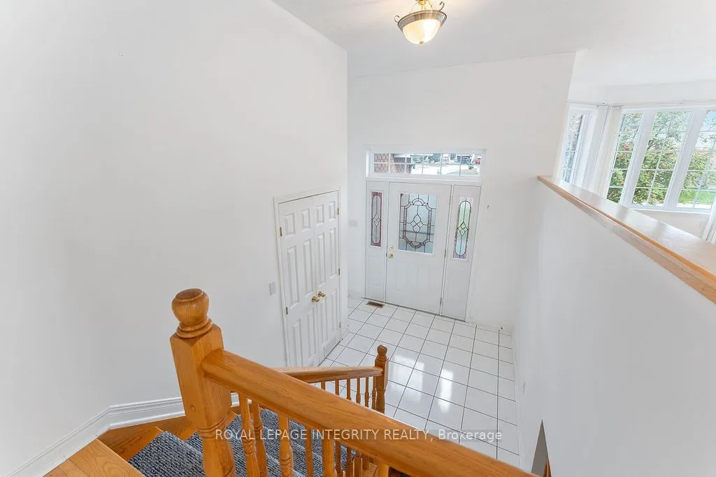 81 Lloydalex Crescent
