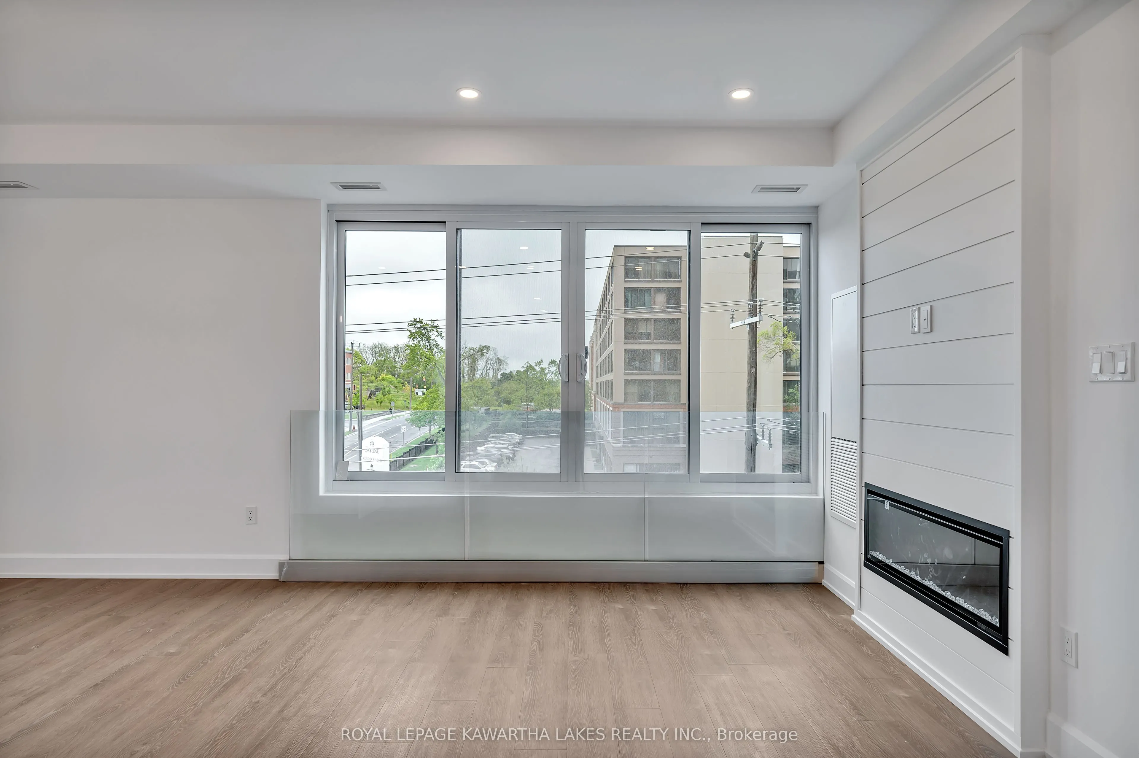 195 HUNTER Street E, #404