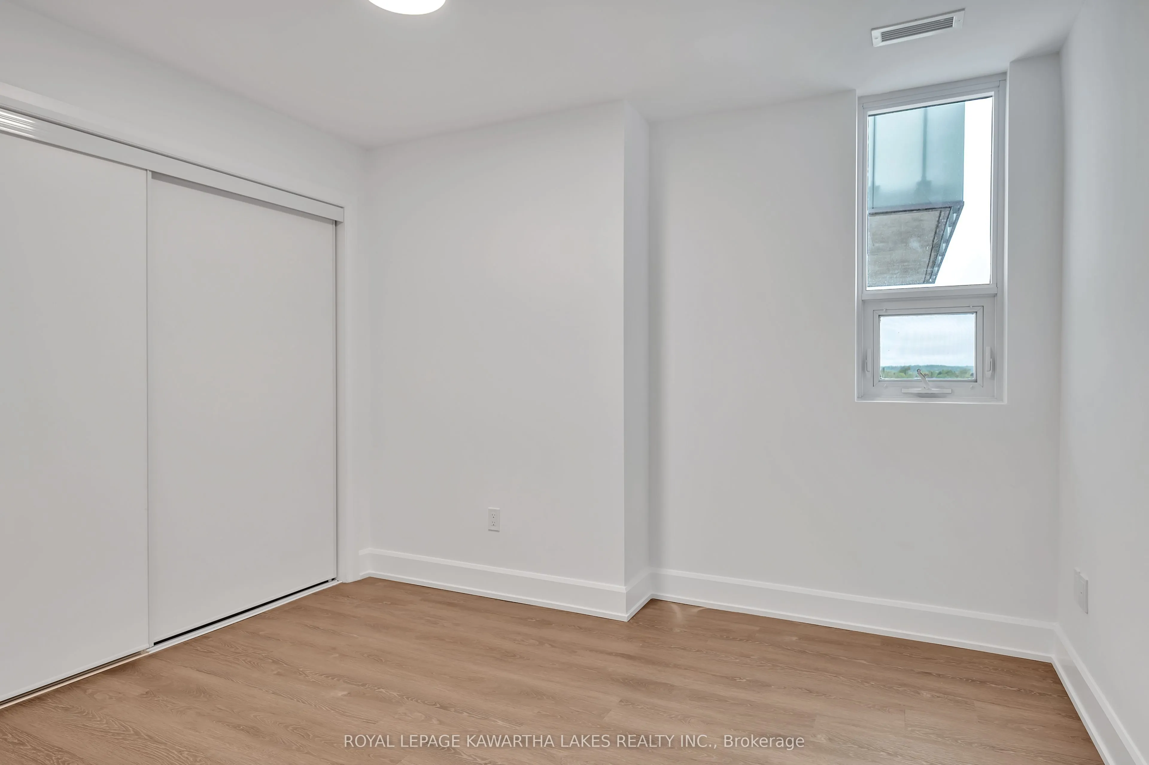 195 HUNTER Street E, #404