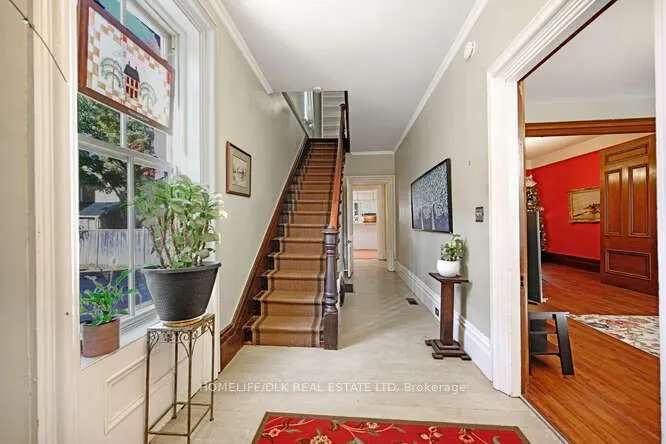 6 Pearl Street W
