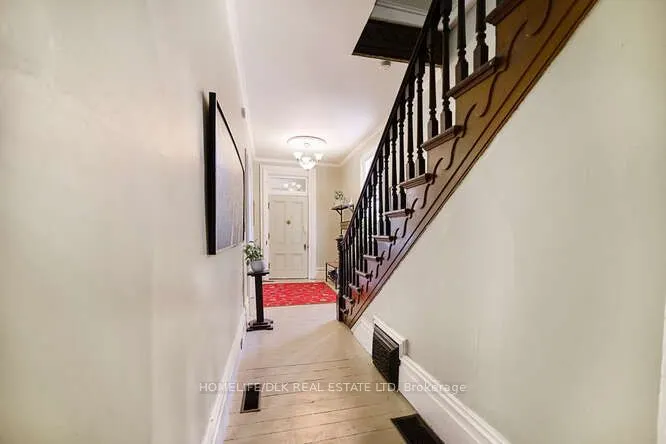 6 Pearl Street W