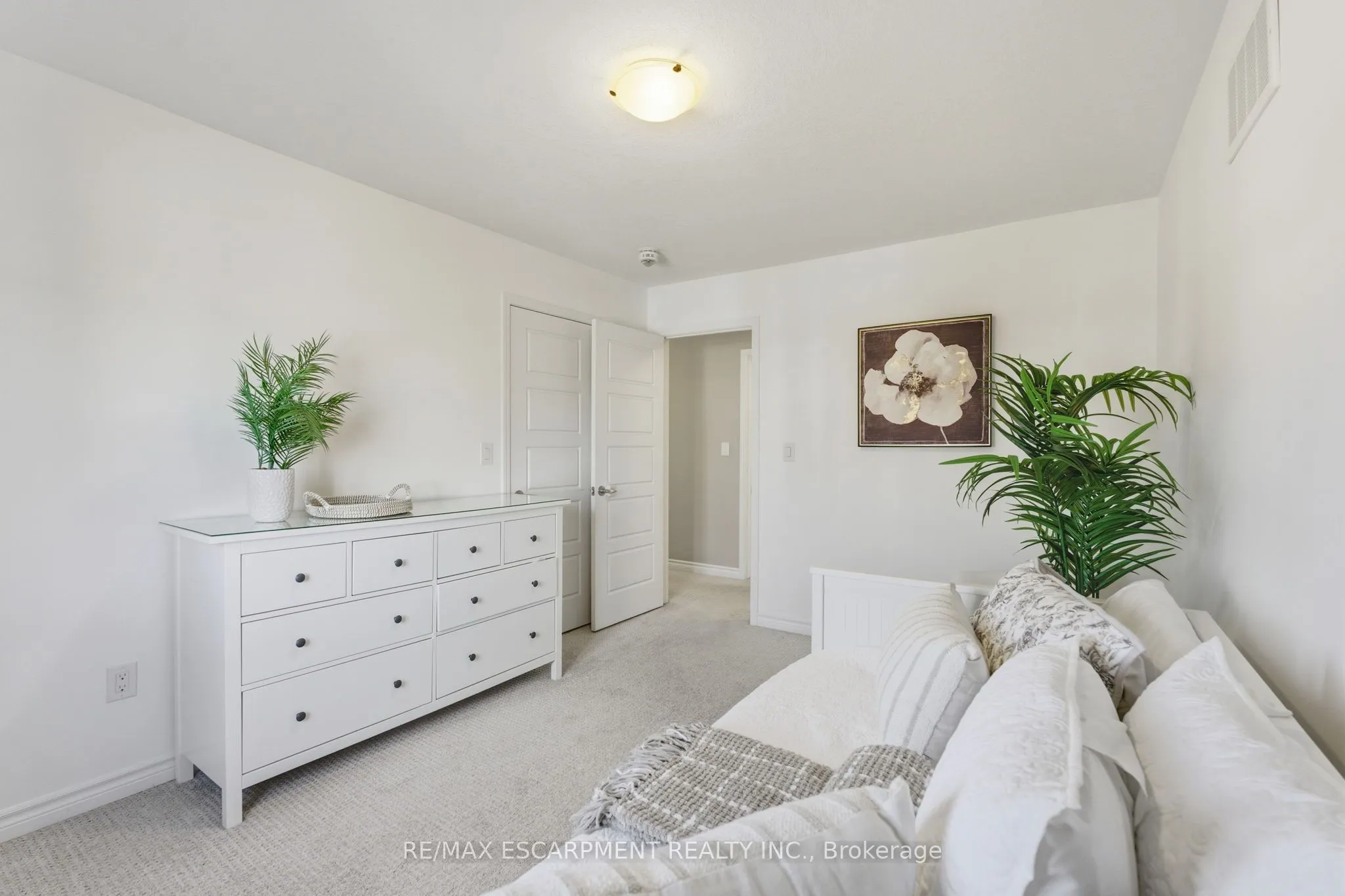 15 Bastia Street E