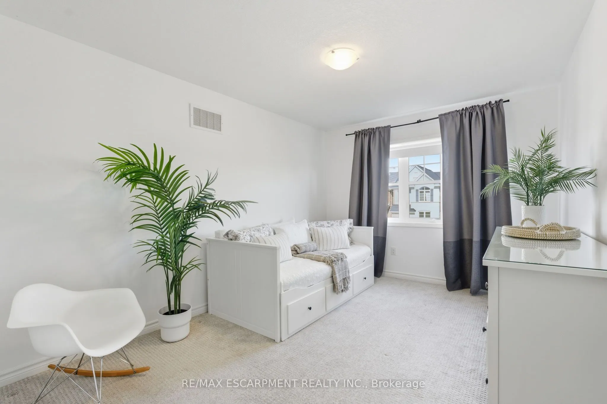 15 Bastia Street E
