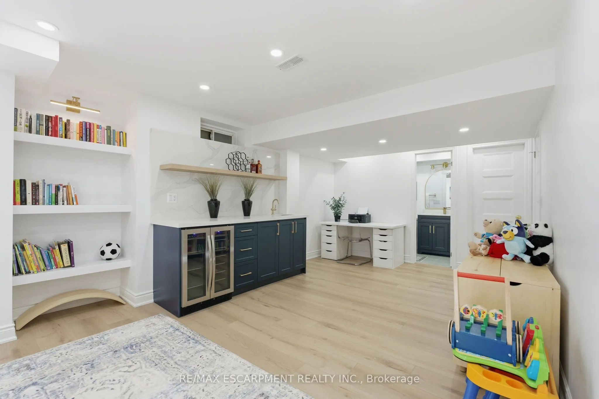 15 Bastia Street E