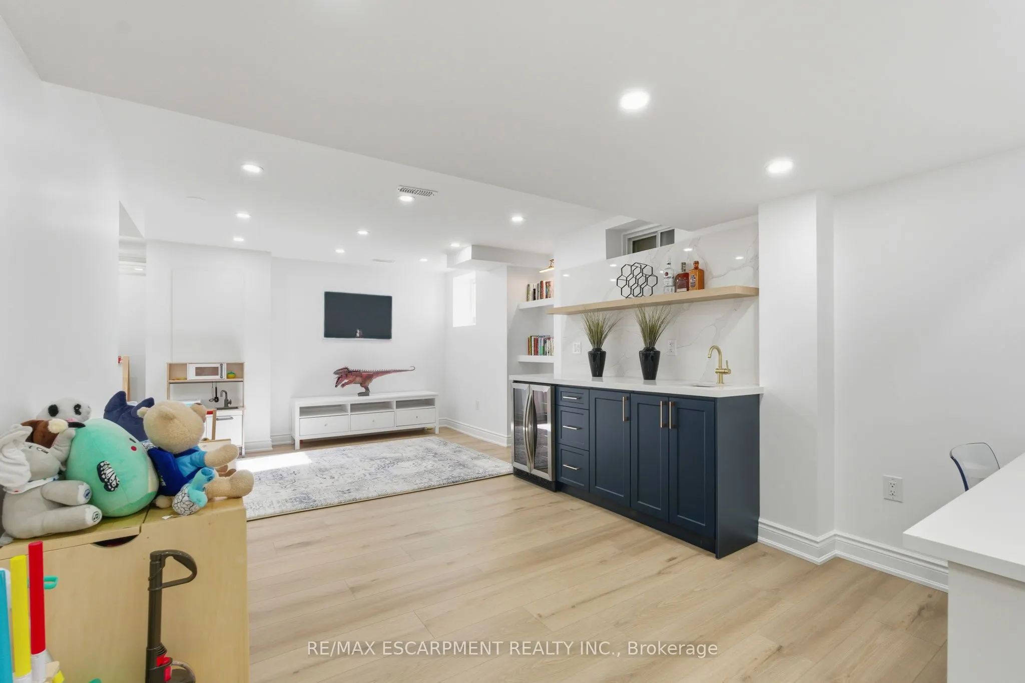 15 Bastia Street E