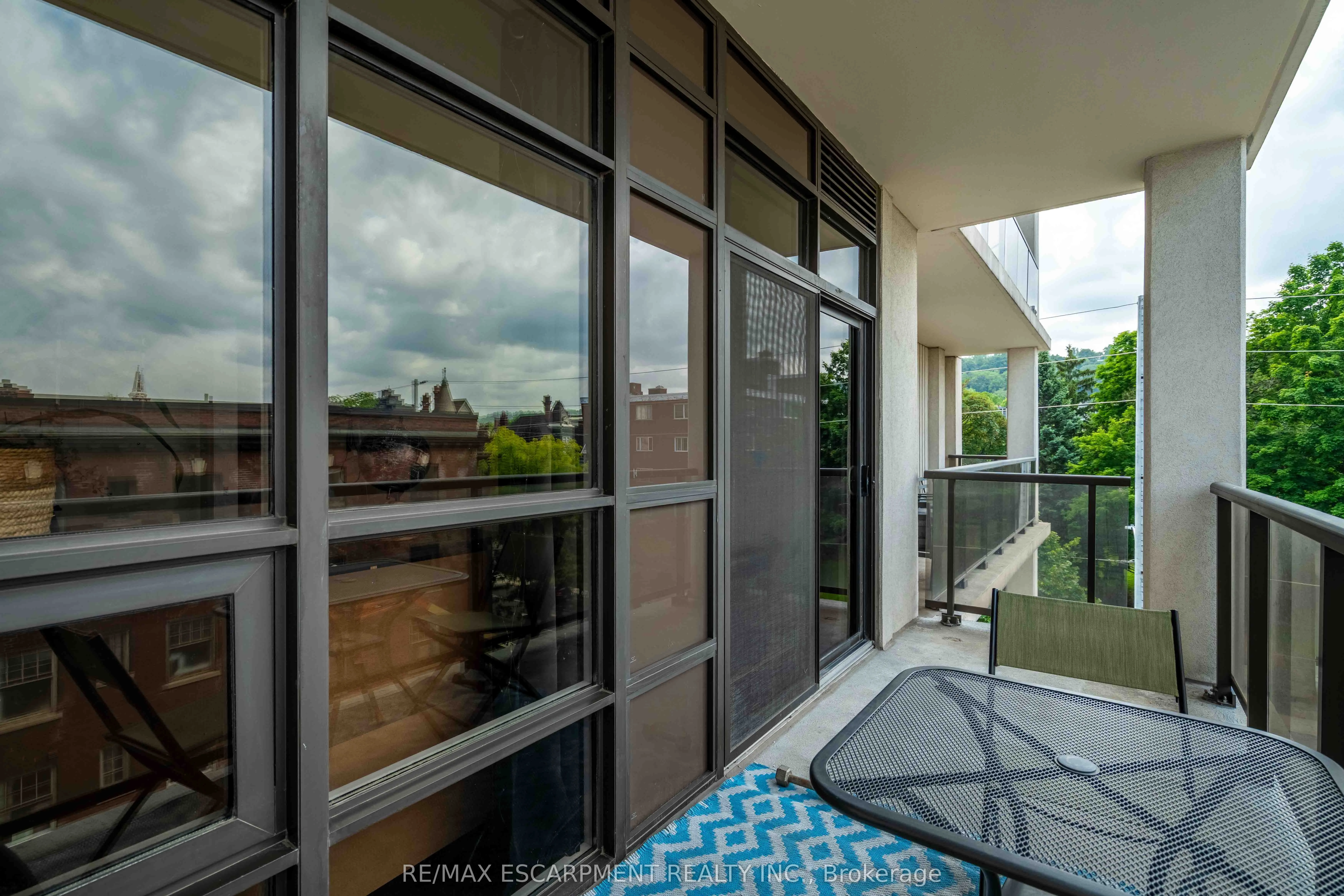 90 CHARLTON Avenue W, #409