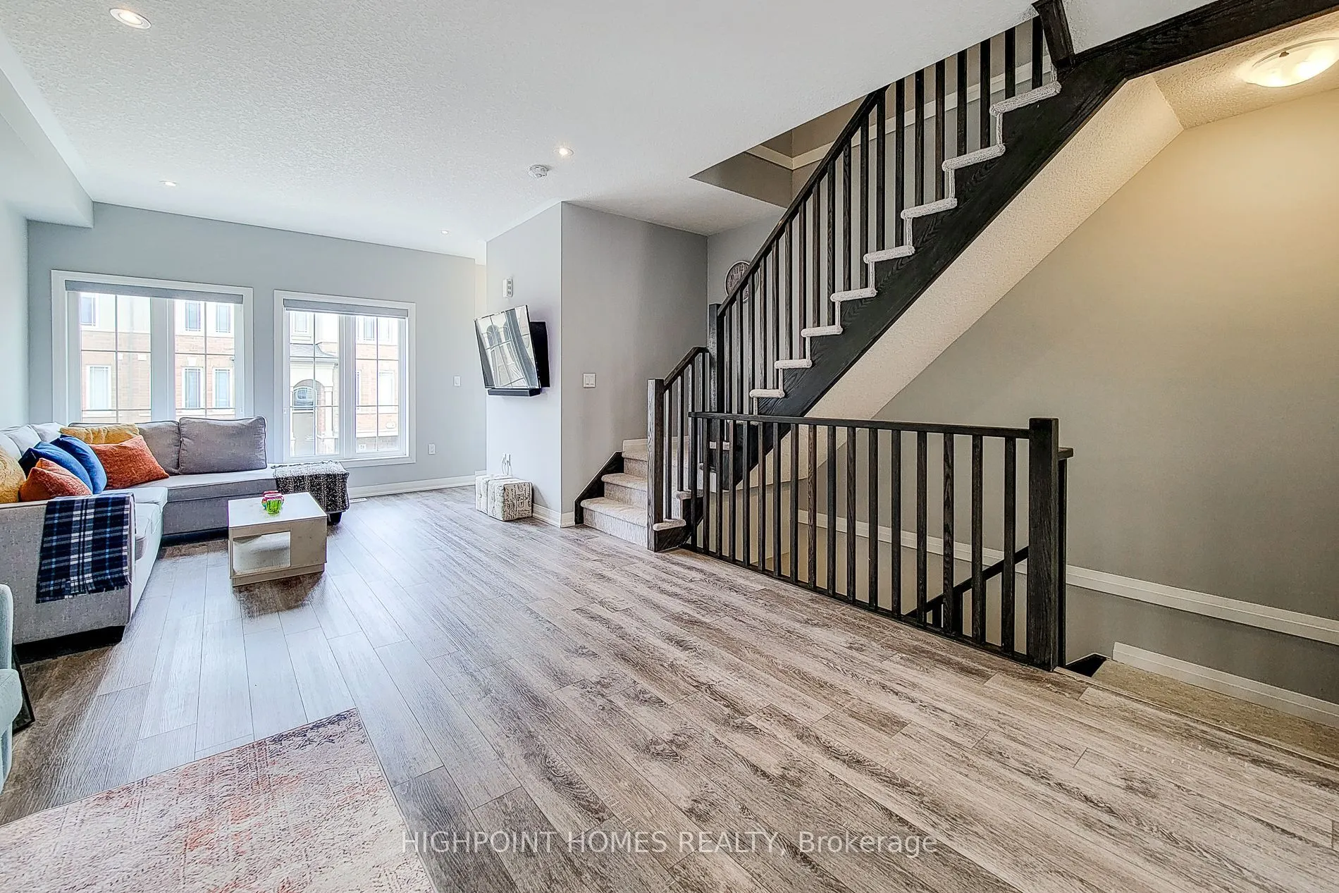 76 Aquarius Crescent