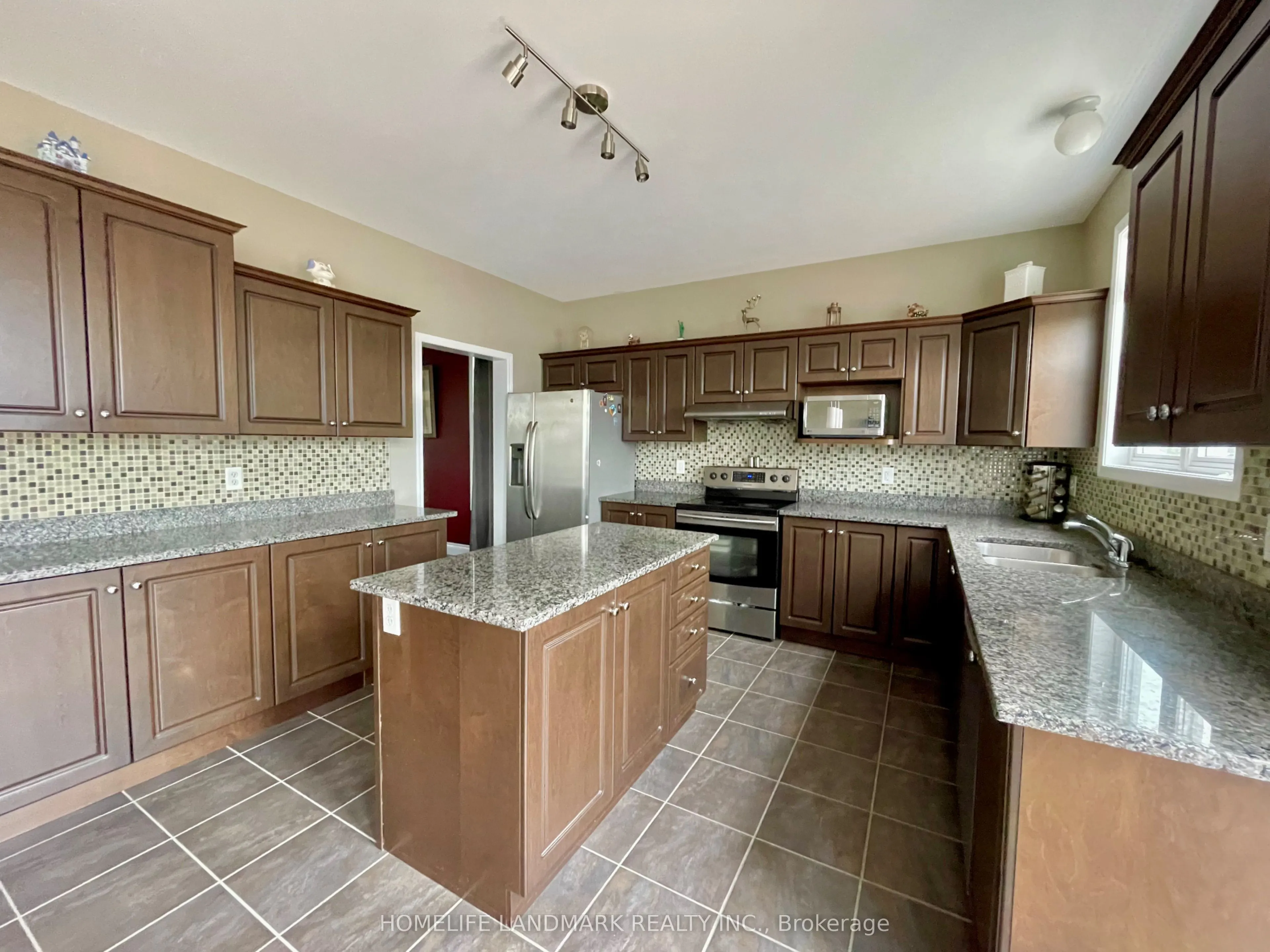 190 Ingersoll Crescent