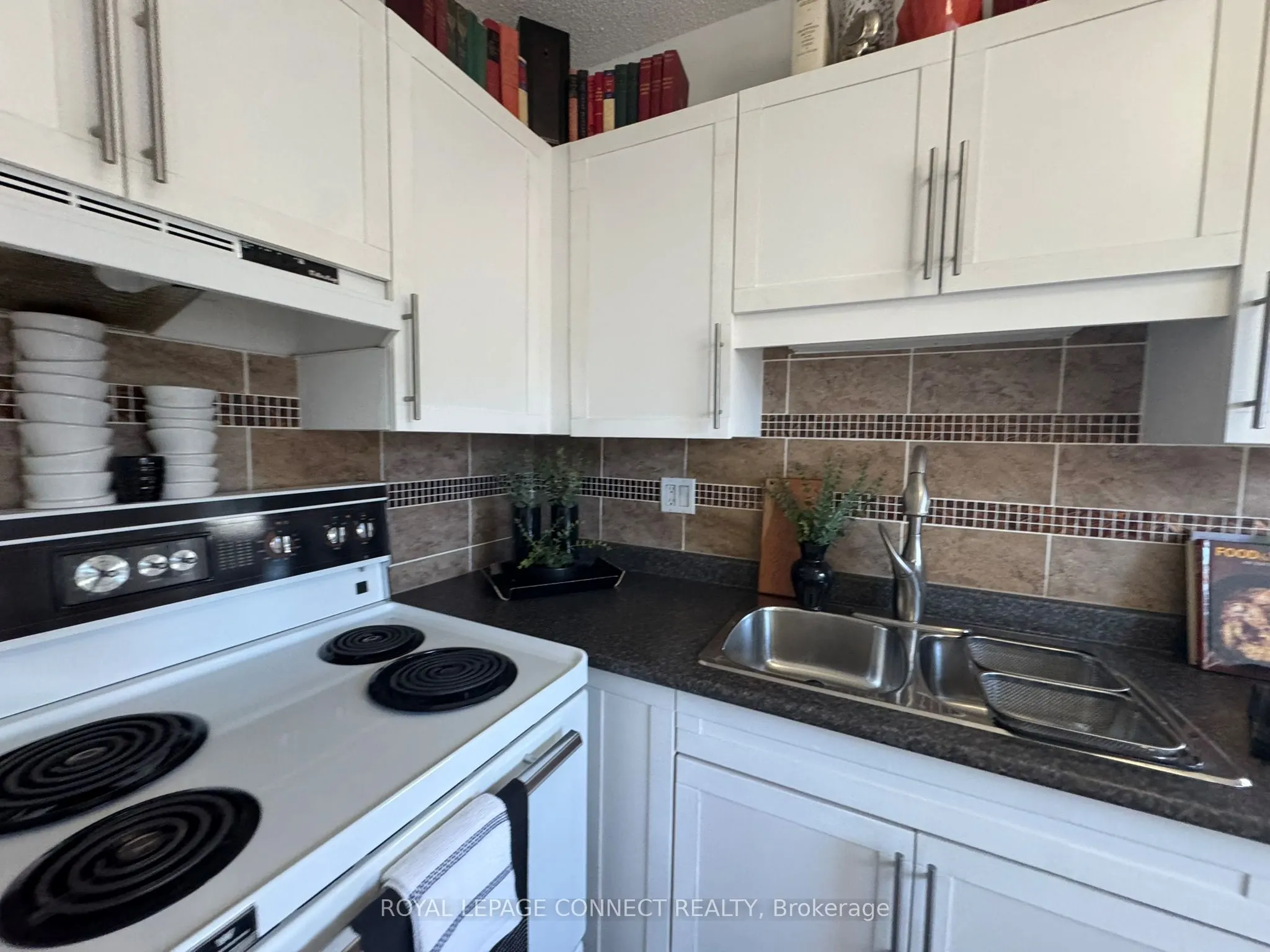4872 Valley Way, #303