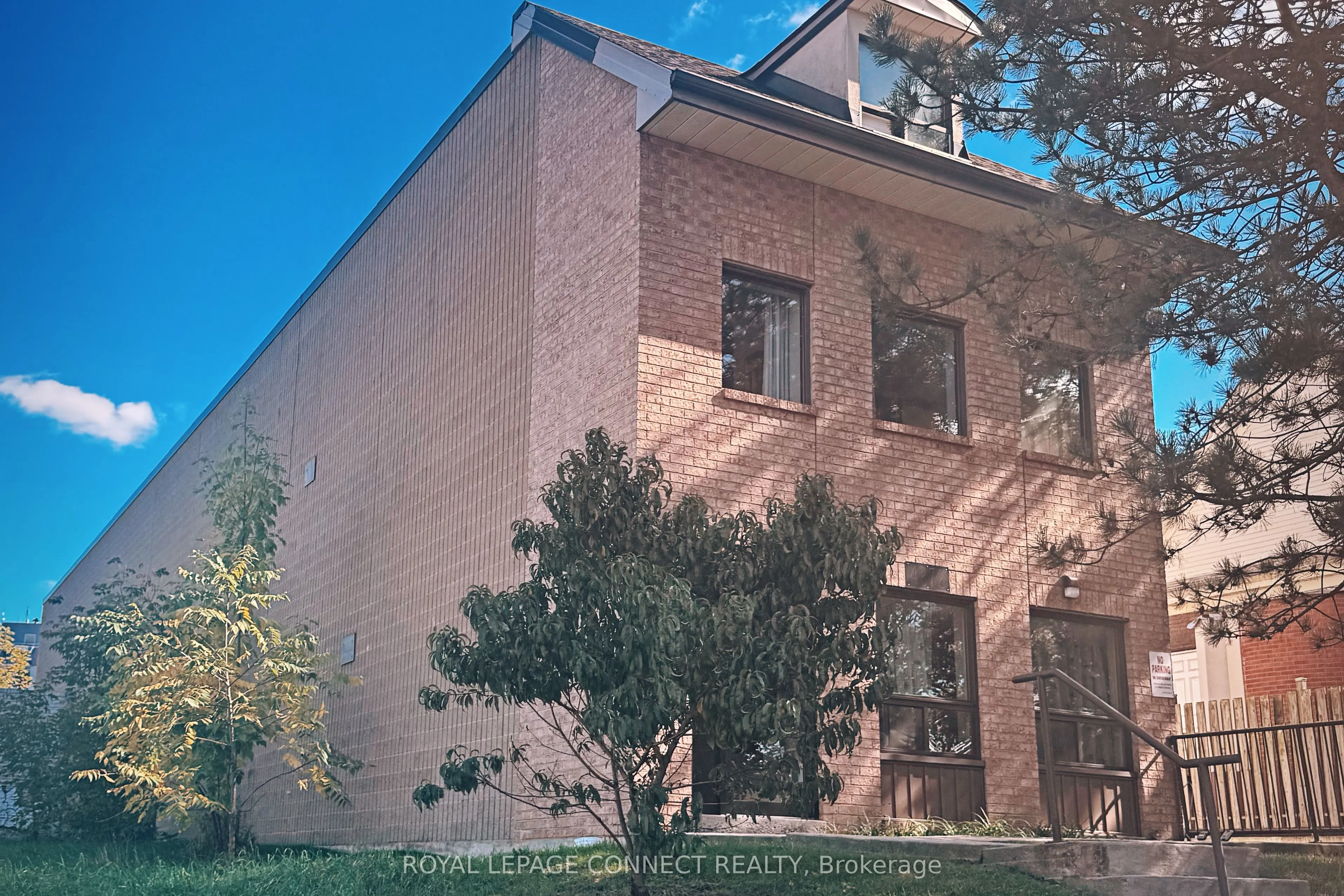 4872 Valley Way, #303