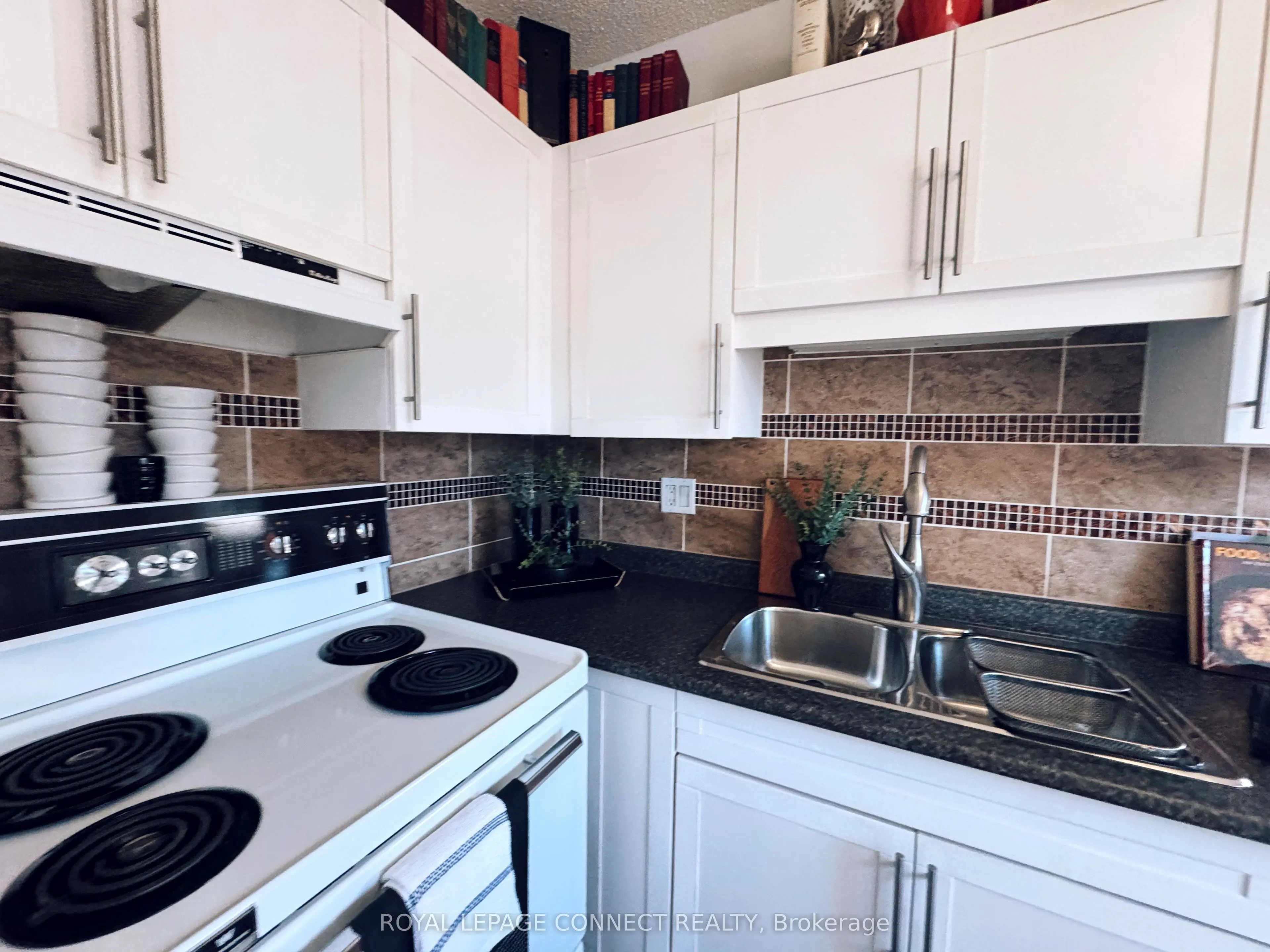 4872 Valley Way, #303