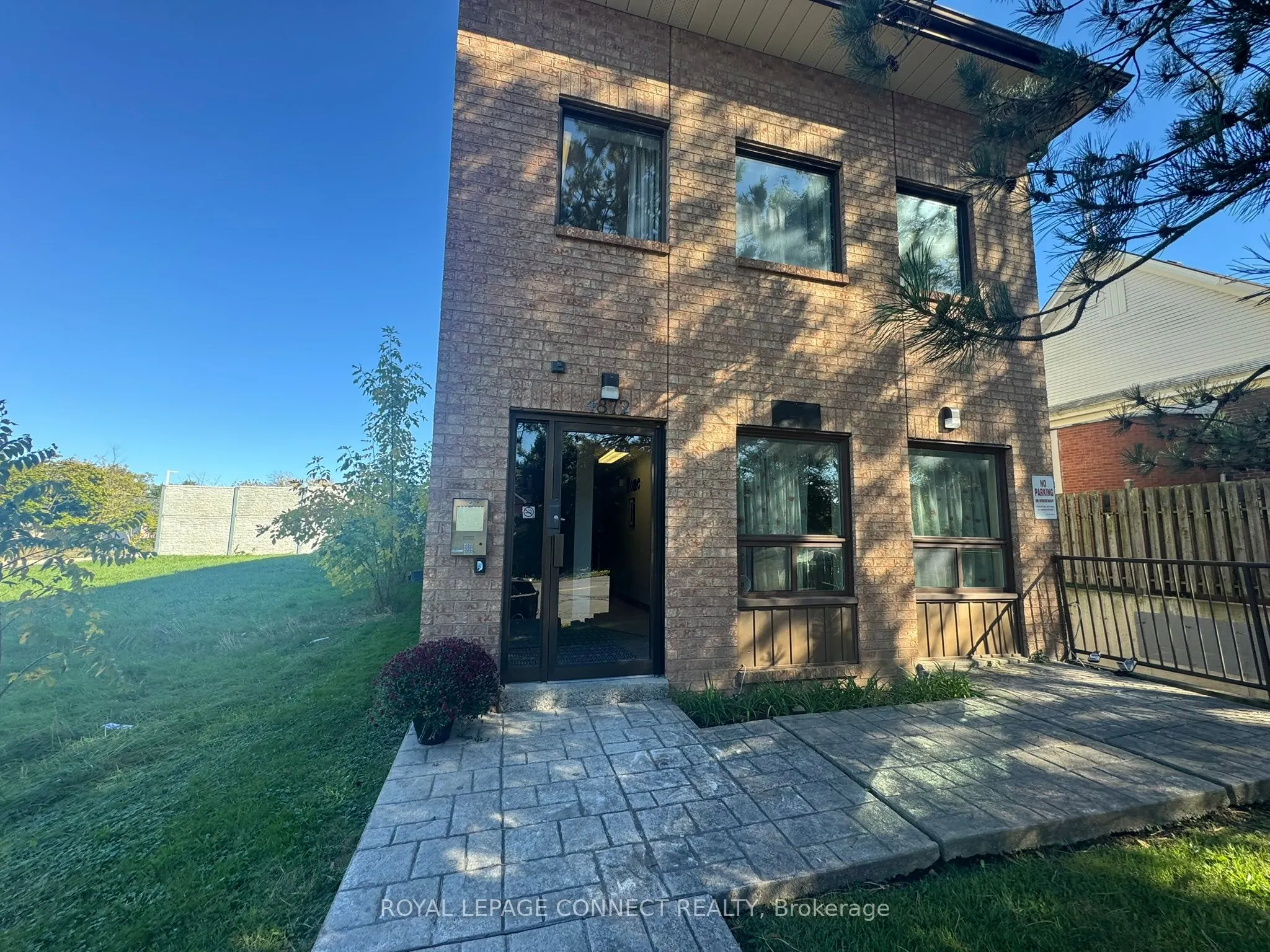 4872 Valley Way, #303