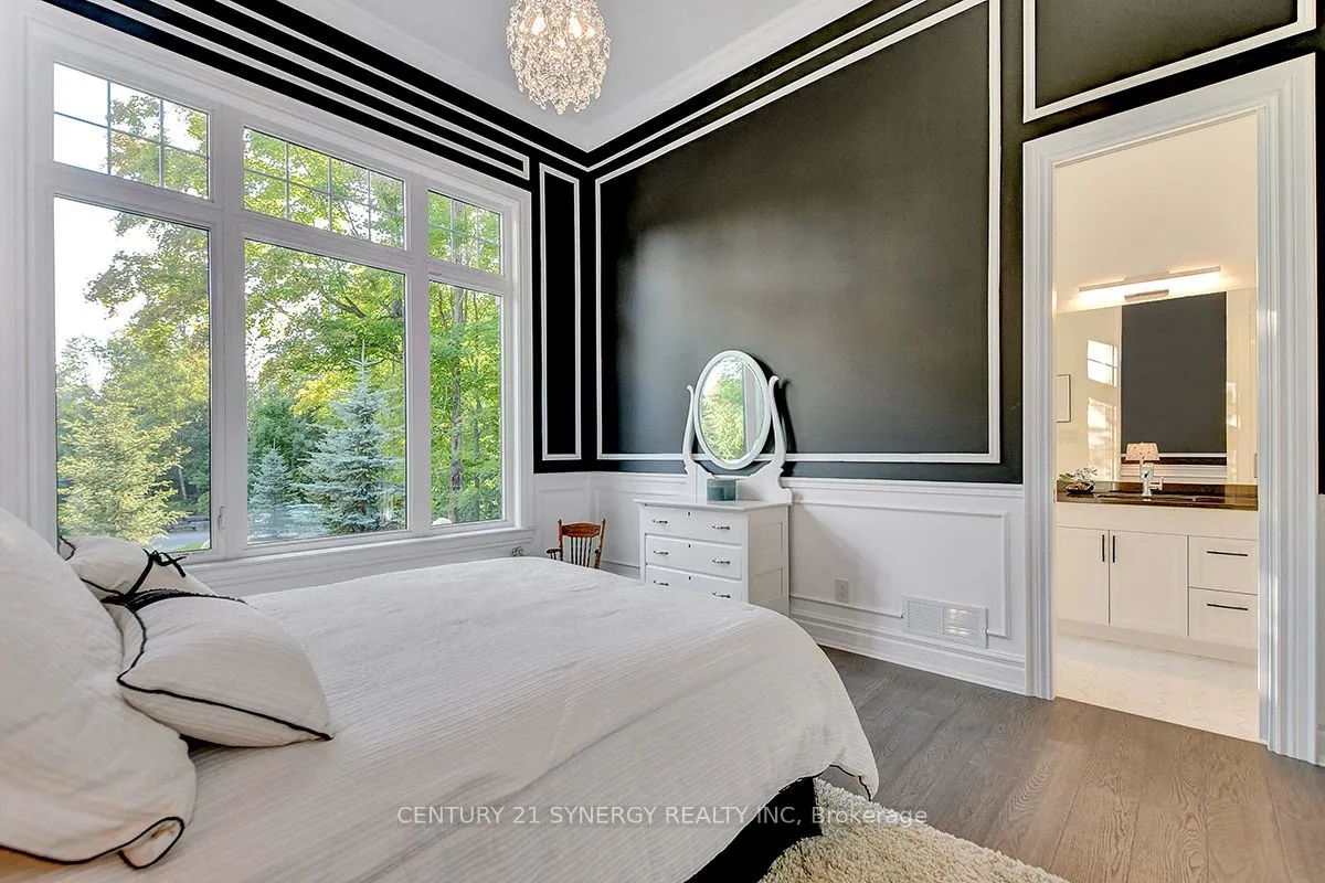 1443 DUCHESS Crescent