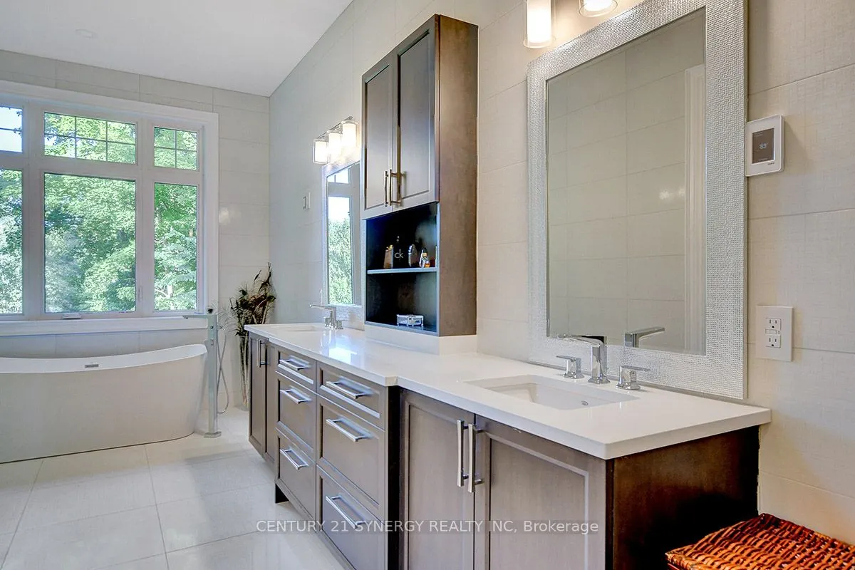1443 DUCHESS Crescent
