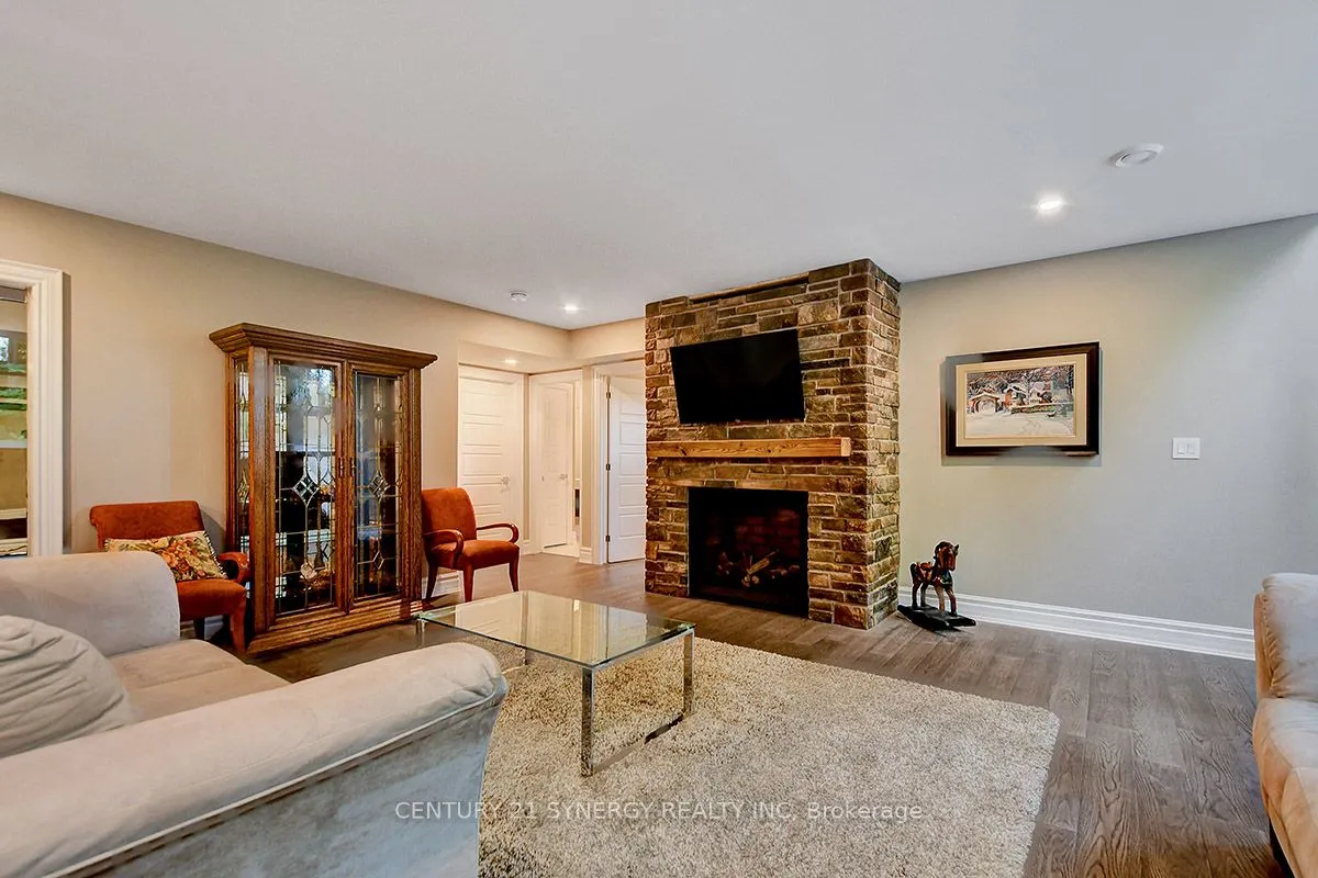 1443 DUCHESS Crescent