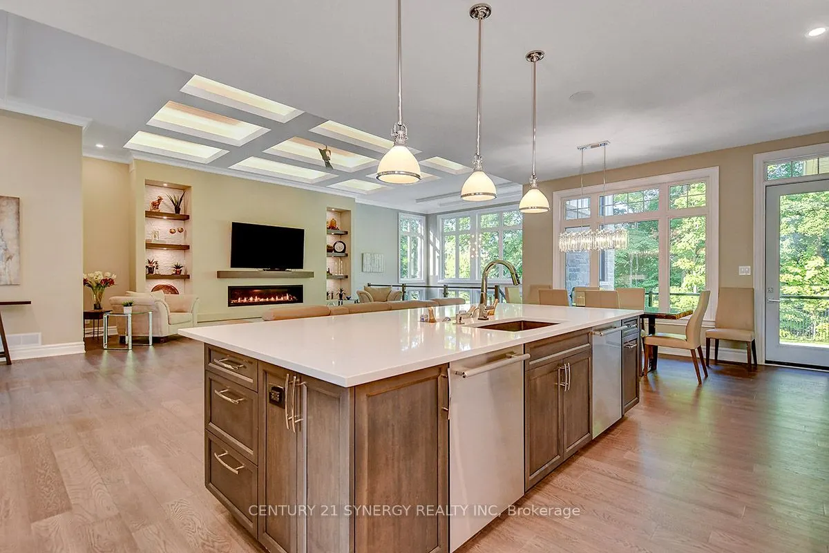1443 DUCHESS Crescent