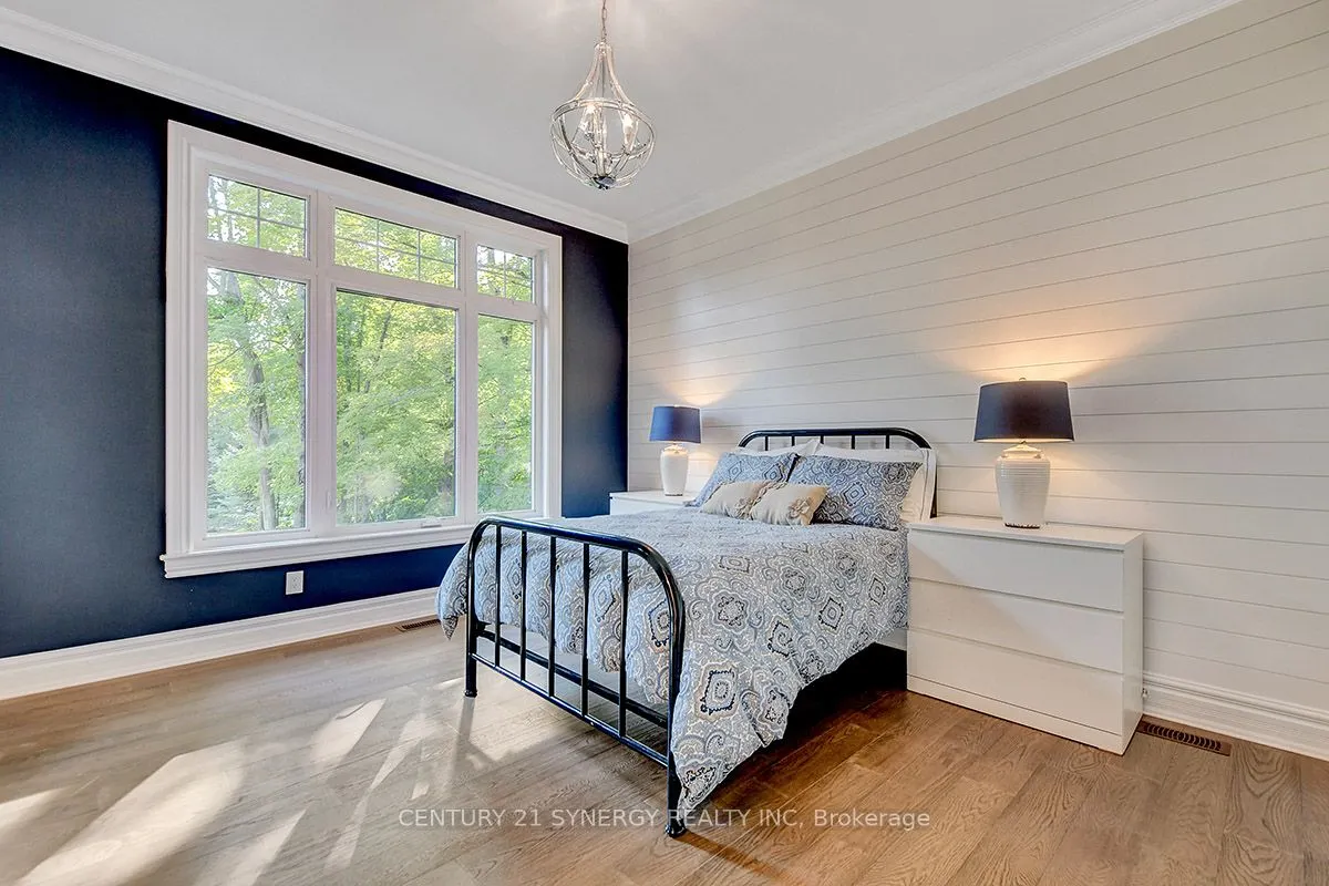 1443 DUCHESS Crescent