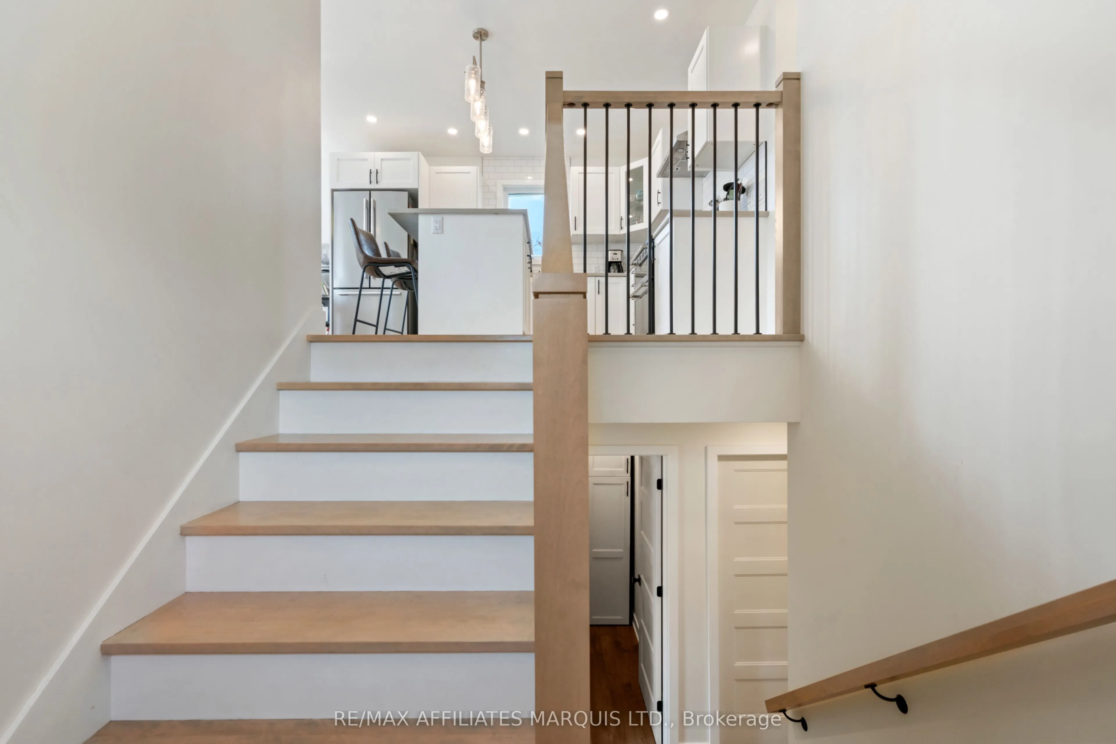 108 Bishop Street S
