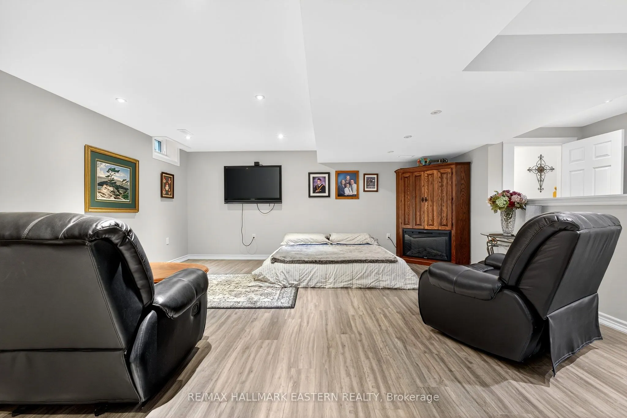 12 Grainger Crescent