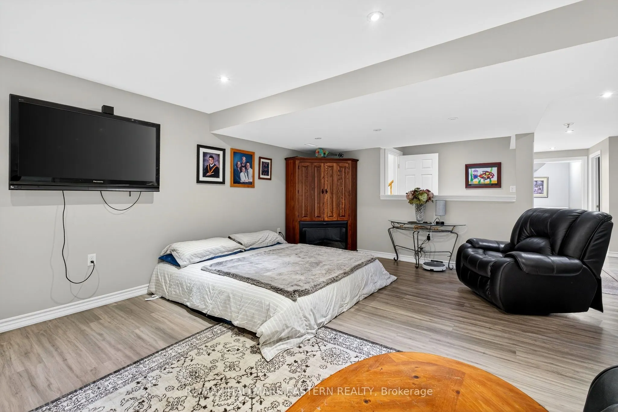 12 Grainger Crescent
