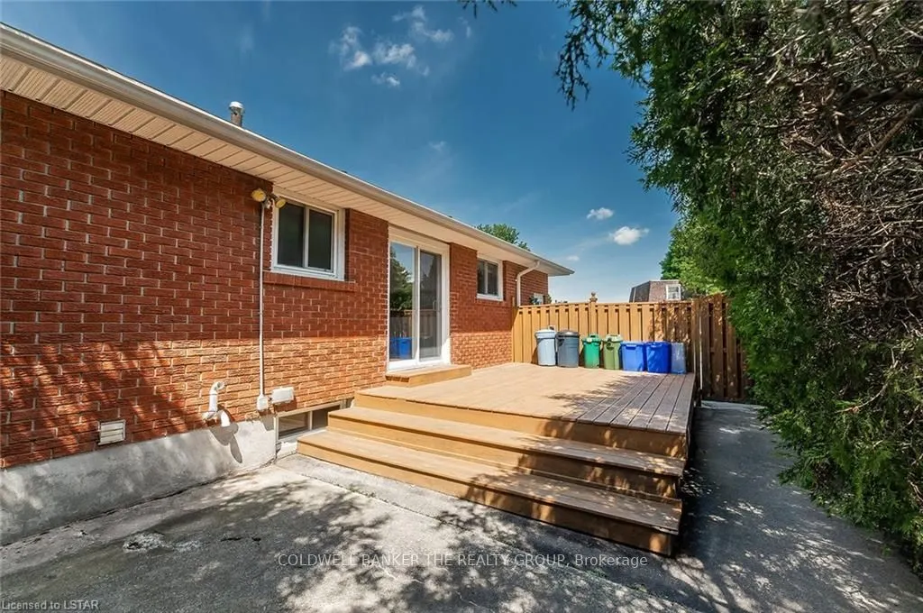 105 Kipling Avenue E