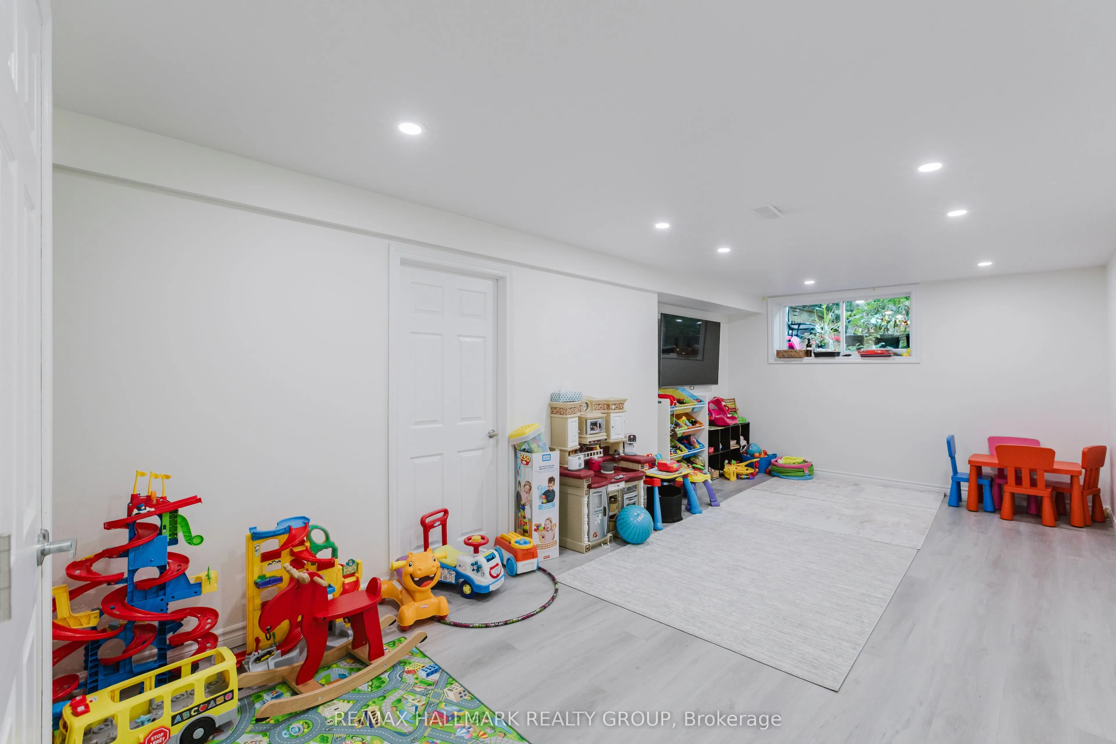 584 Wild Shore Crescent