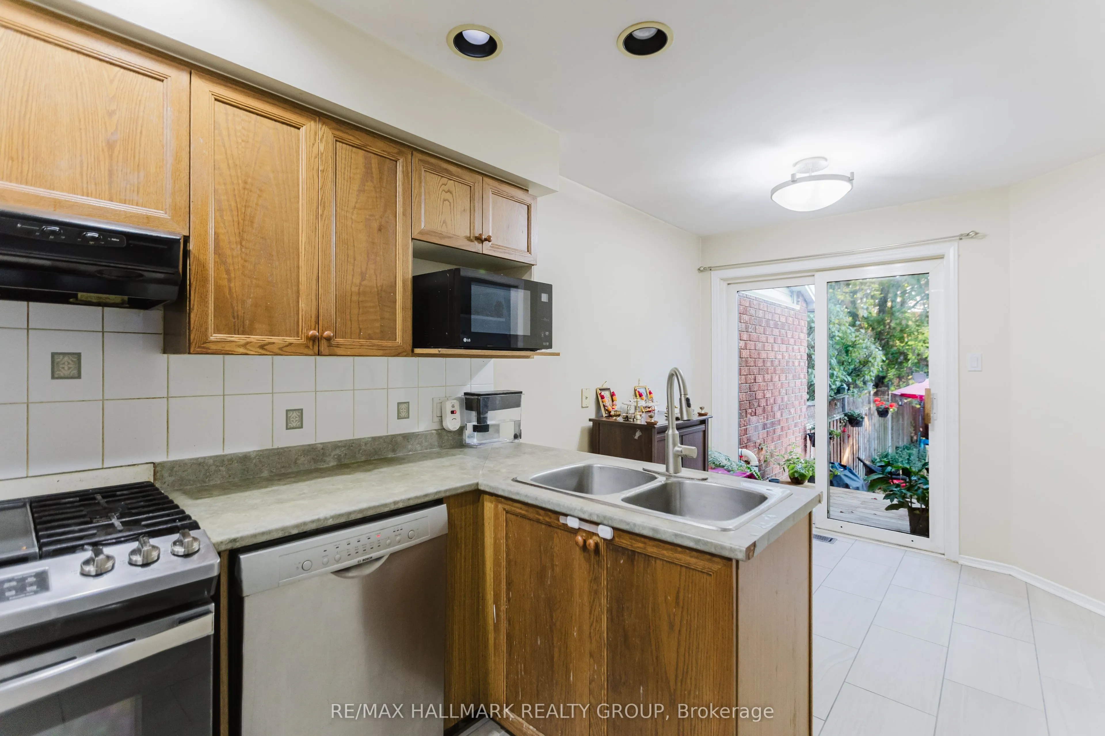 584 Wild Shore Crescent