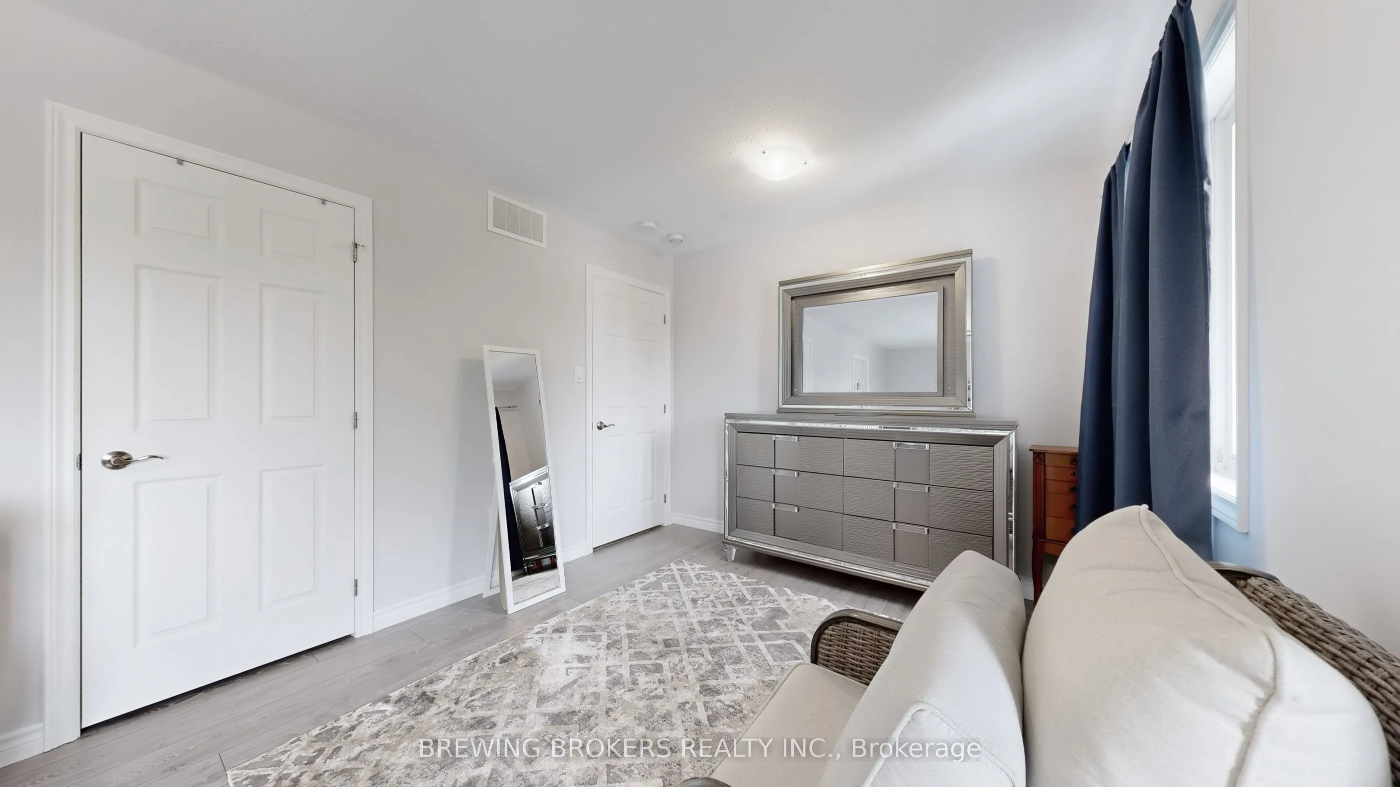 120 Gold Street W