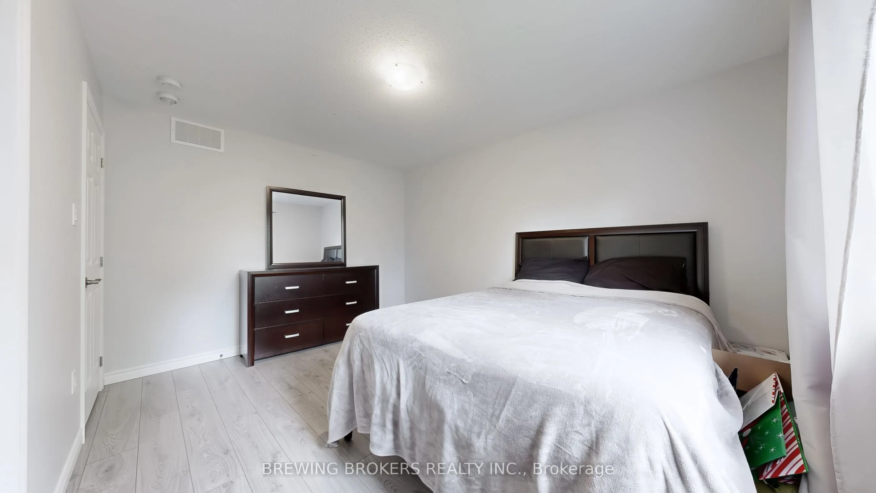 120 Gold Street W