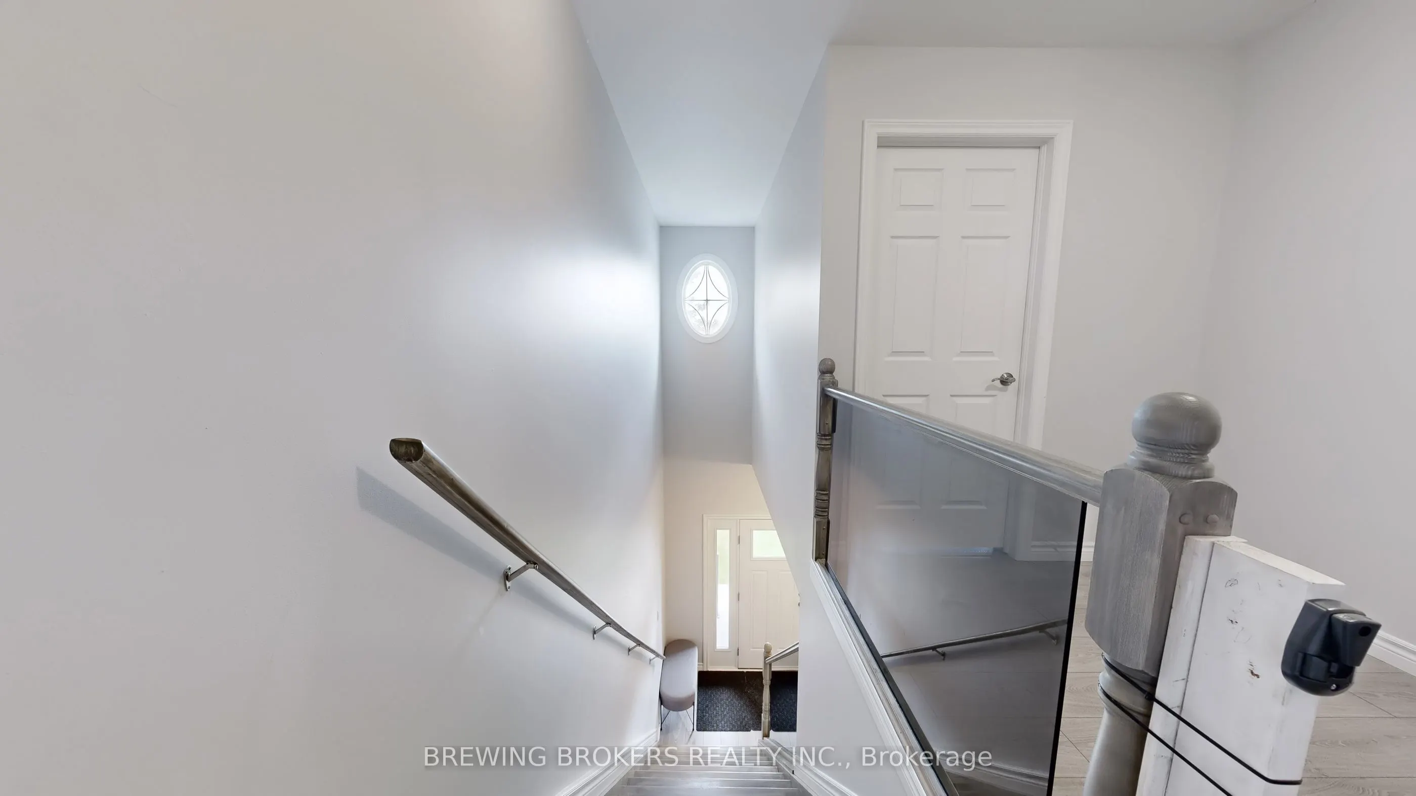 120 Gold Street W