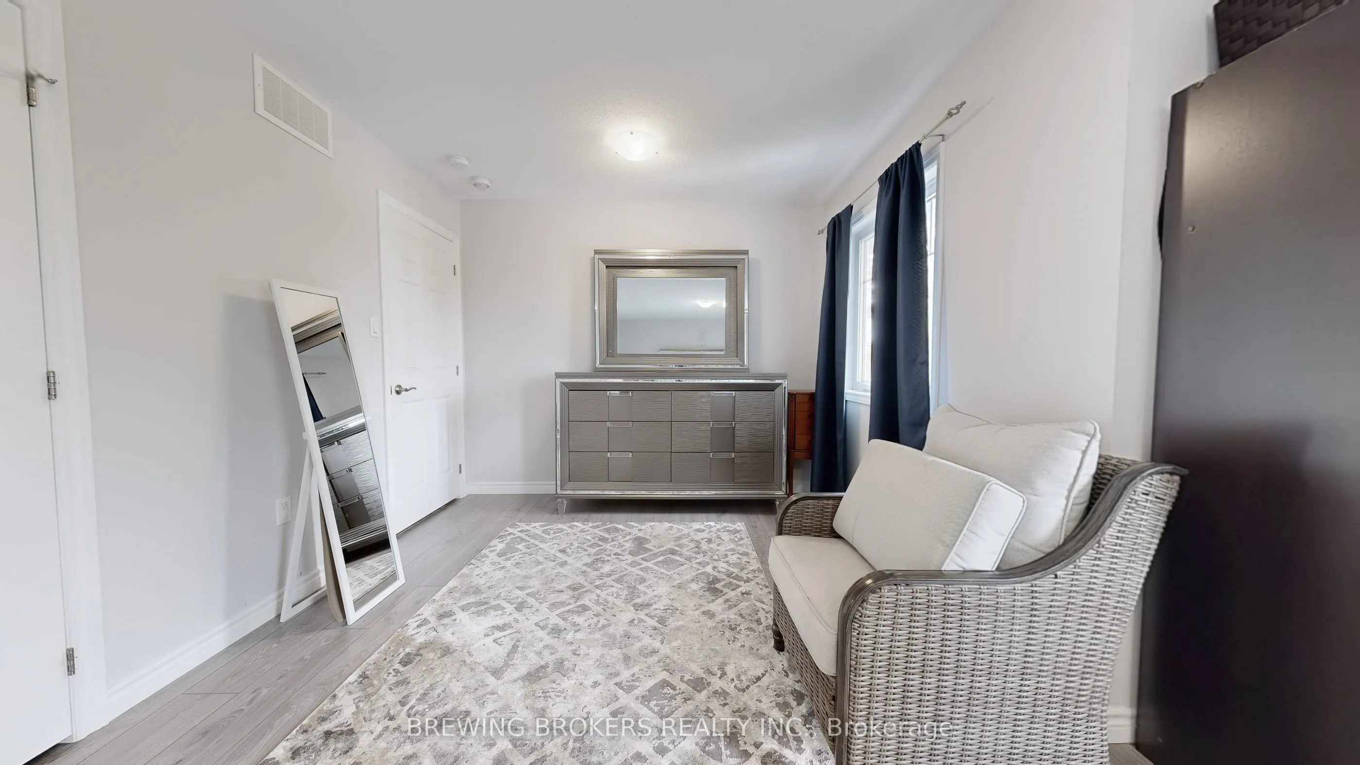 120 Gold Street W