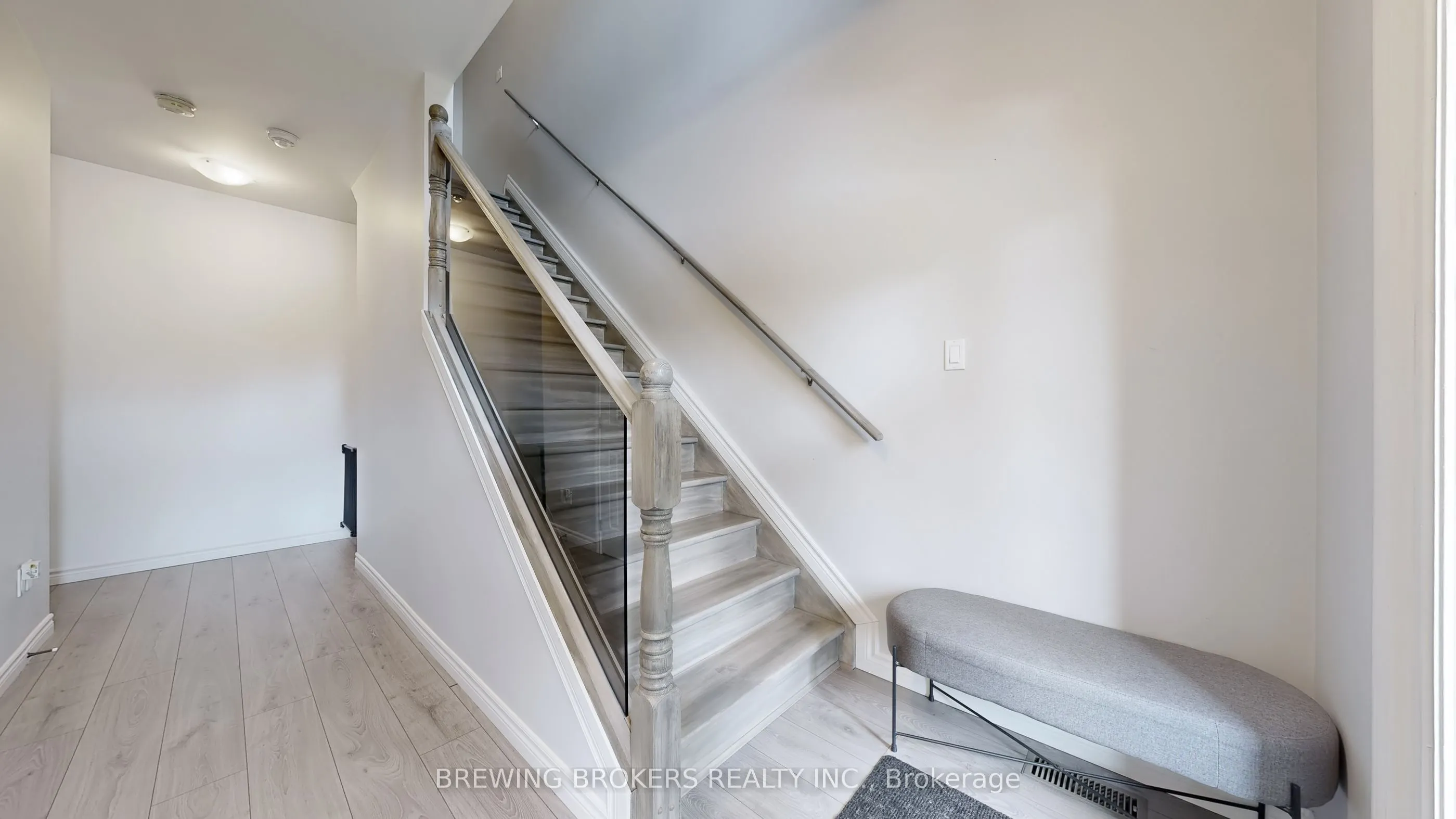 120 Gold Street W