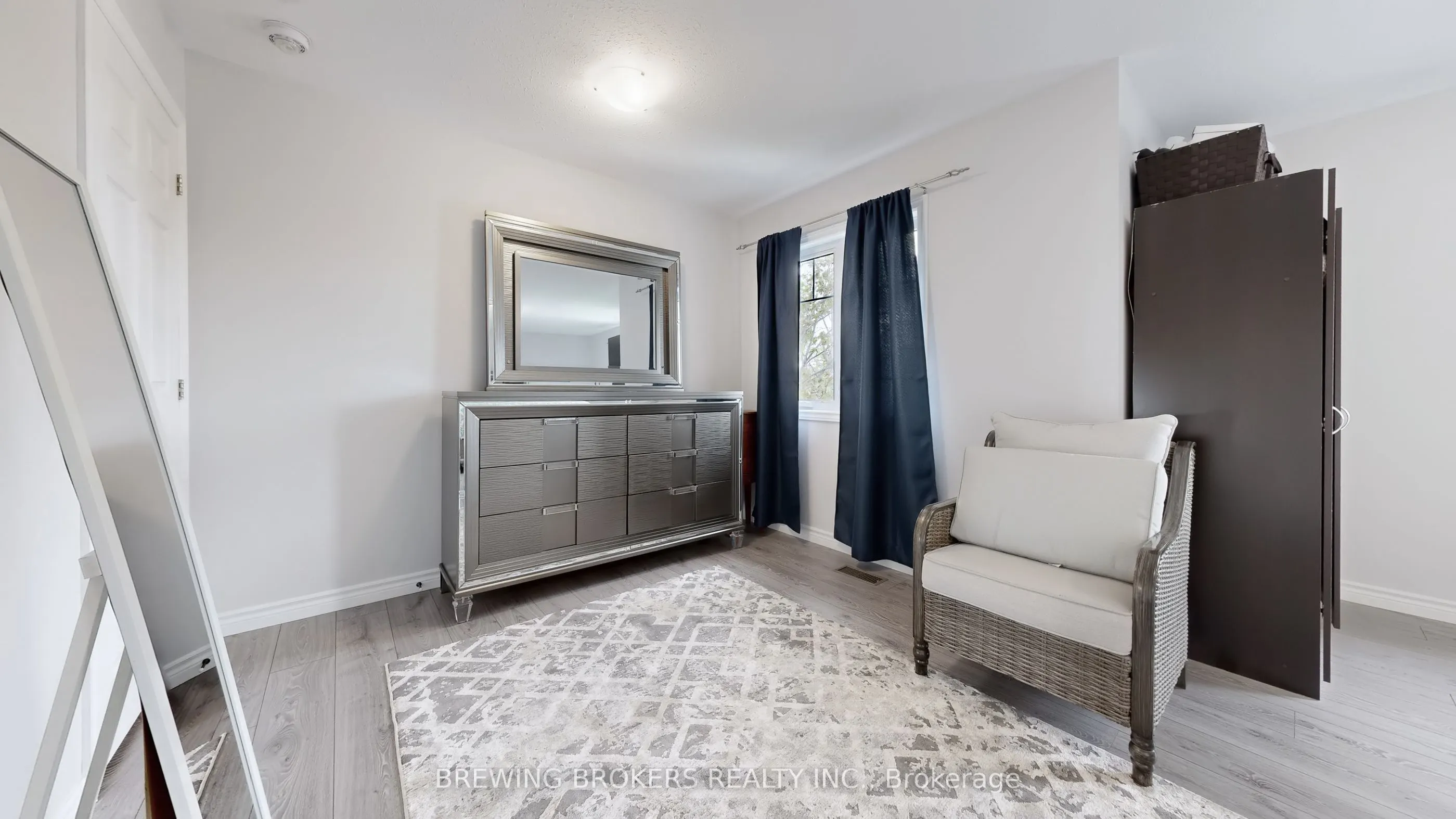120 Gold Street W