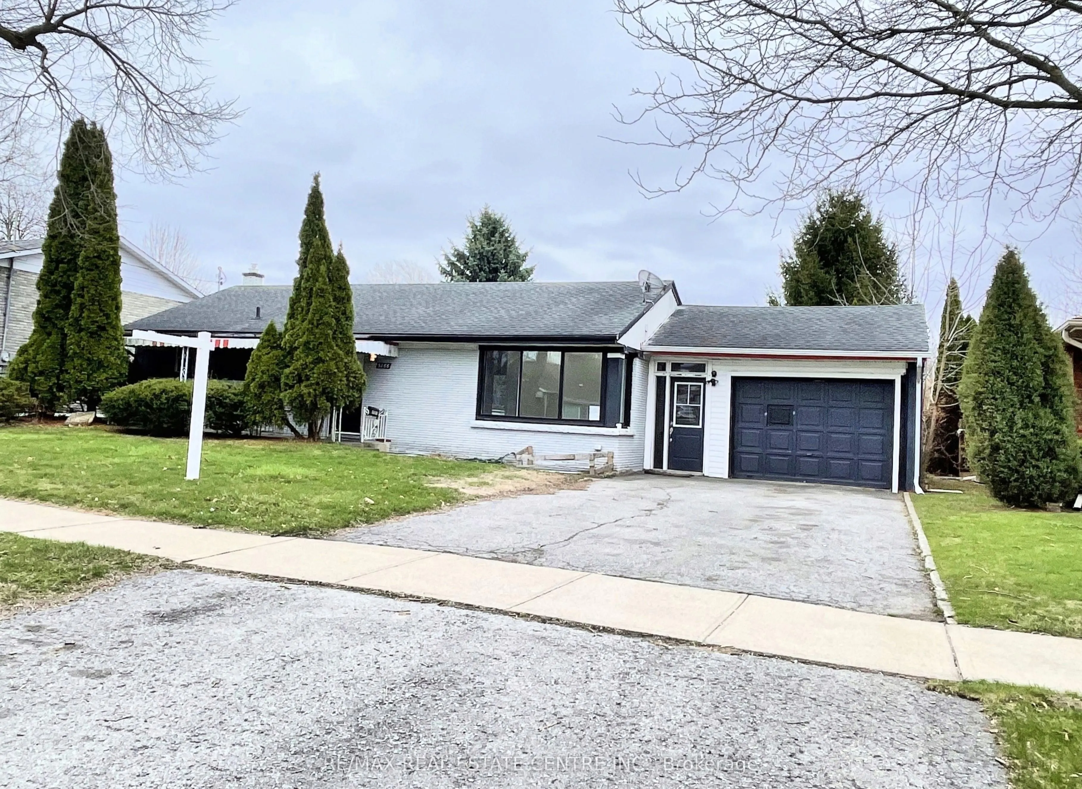 5866 Valley Way, #LEGAL BASEMENT