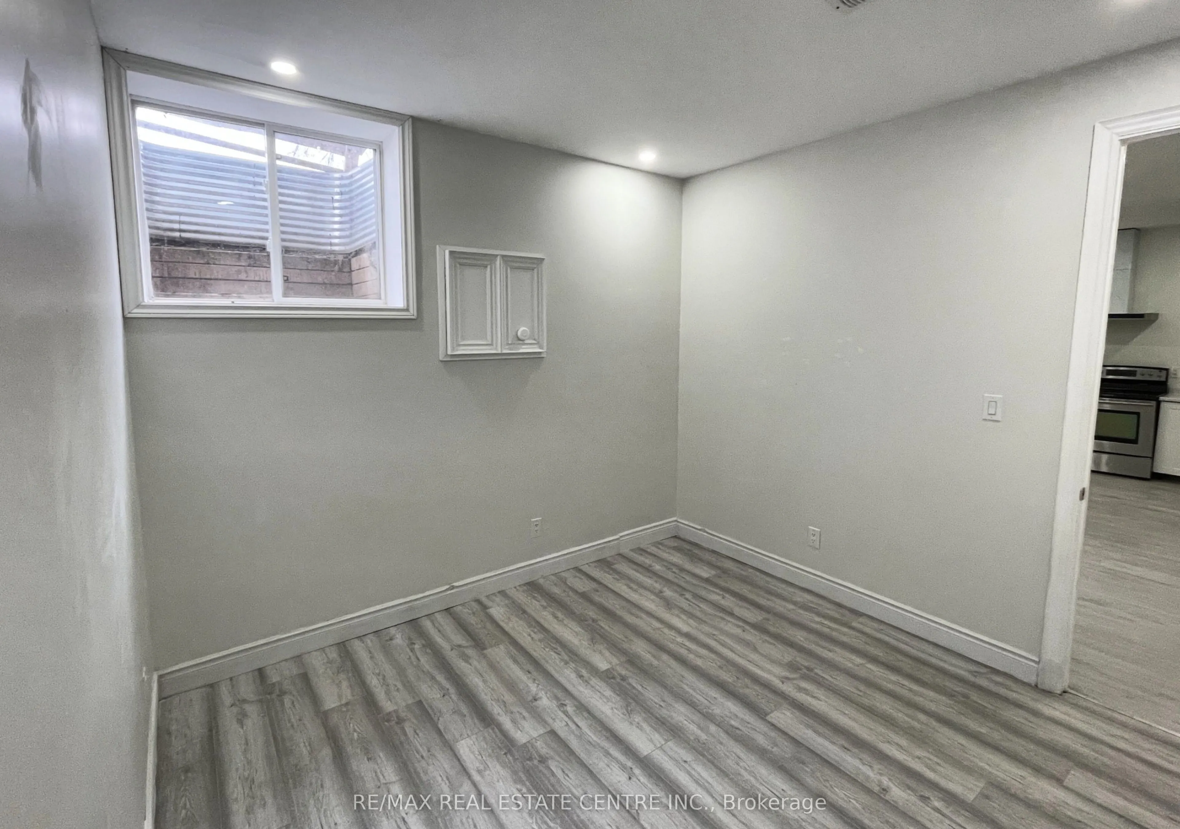 5866 Valley Way, #LEGAL BASEMENT