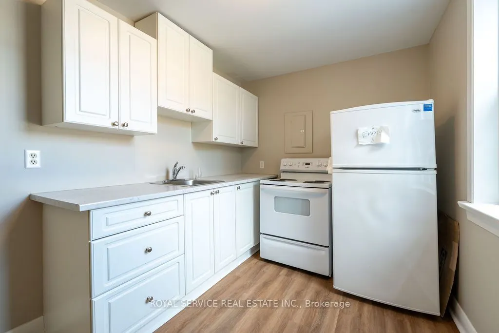 33 Brook Road S, #3